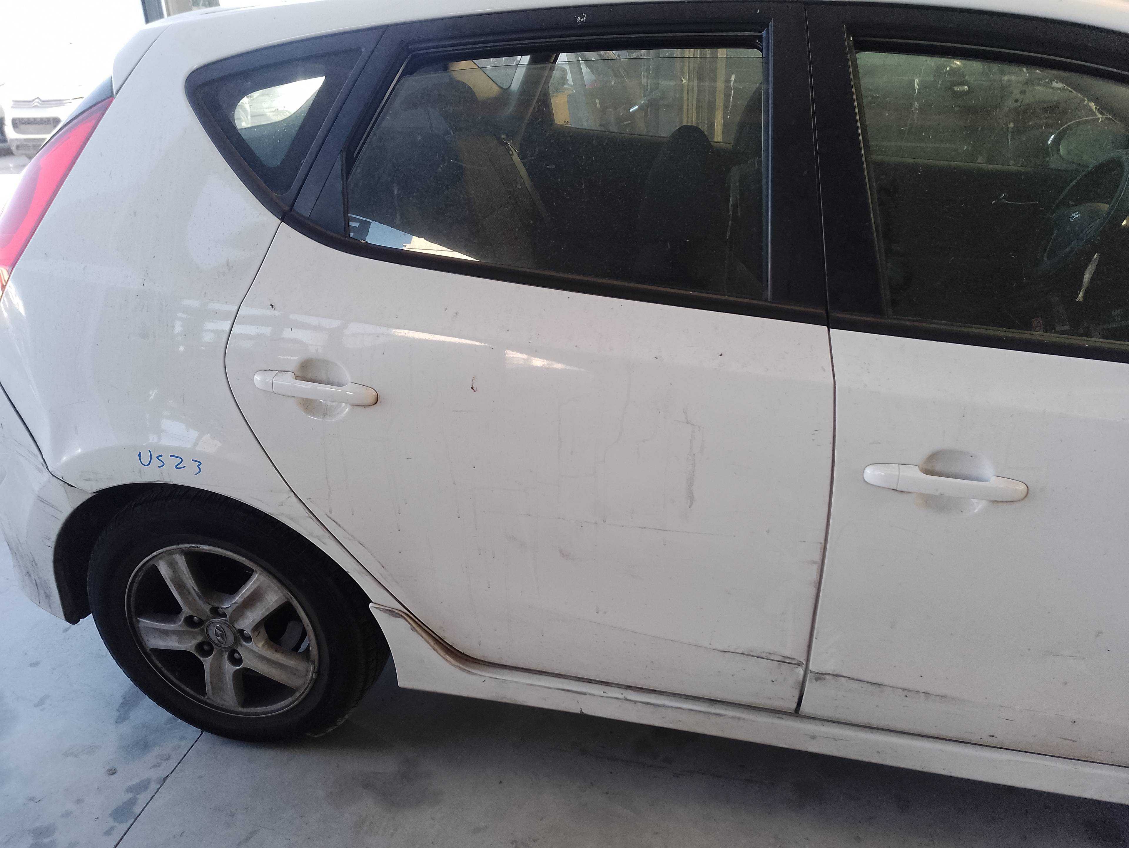 Recambio de puerta trasera derecha para hyundai i30 classic referencia OEM IAM   
