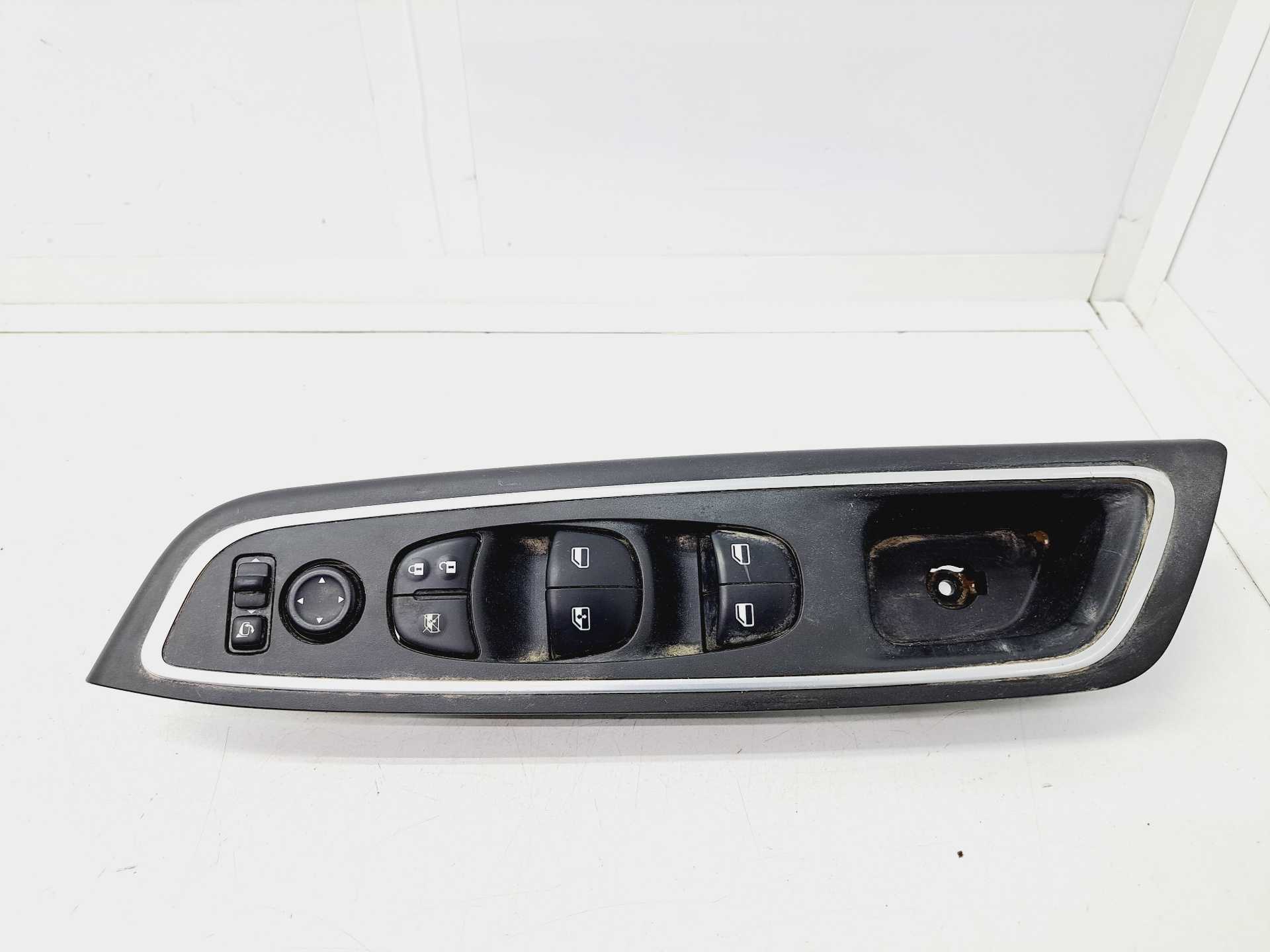 Recambio de mando elevalunas delantero izquierdo para nissan micra v (k14) acenta referencia OEM IAM   