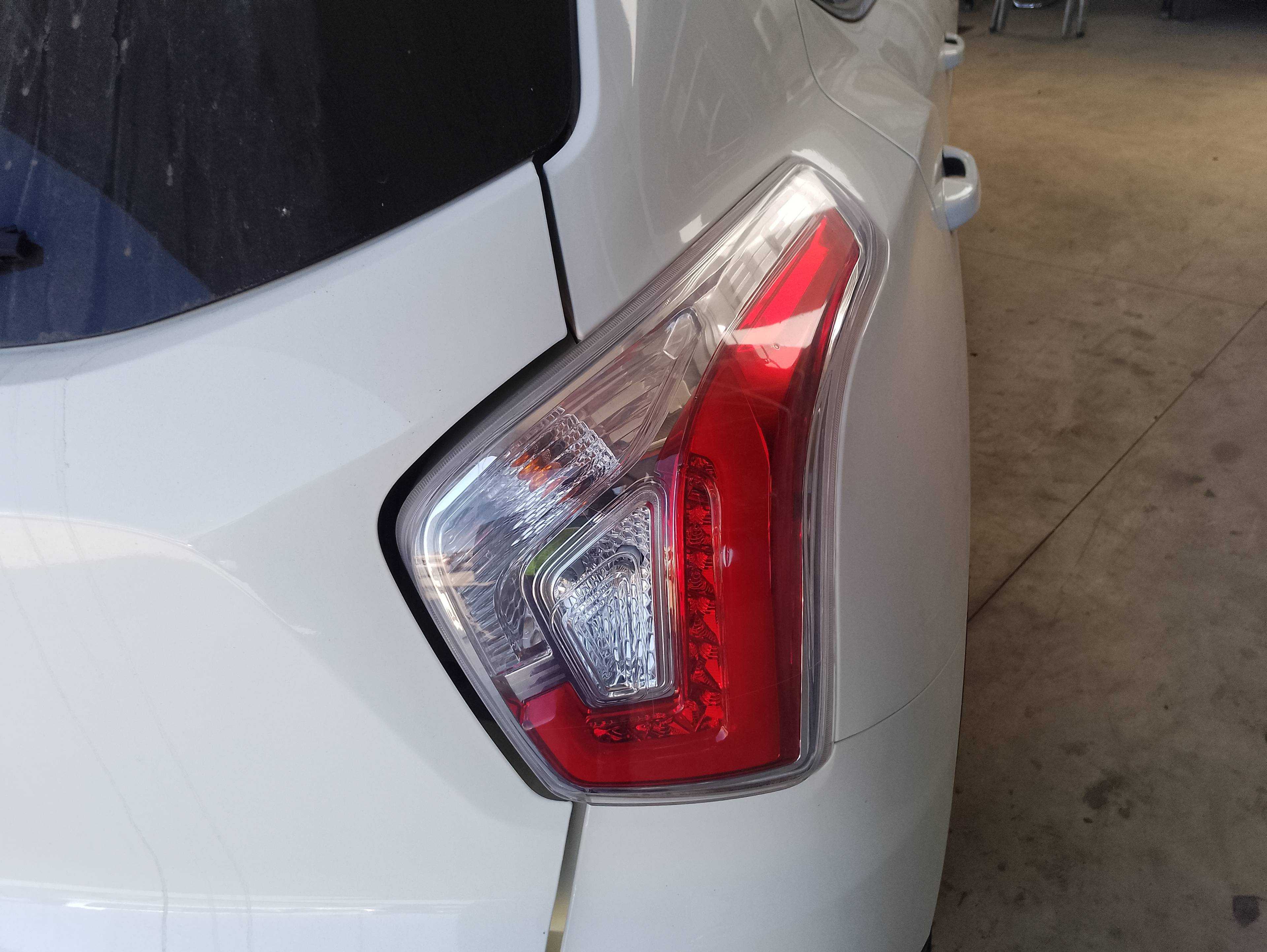 Recambio de piloto trasero derecho para ssangyong tivoli crystal 4x2 referencia OEM IAM   