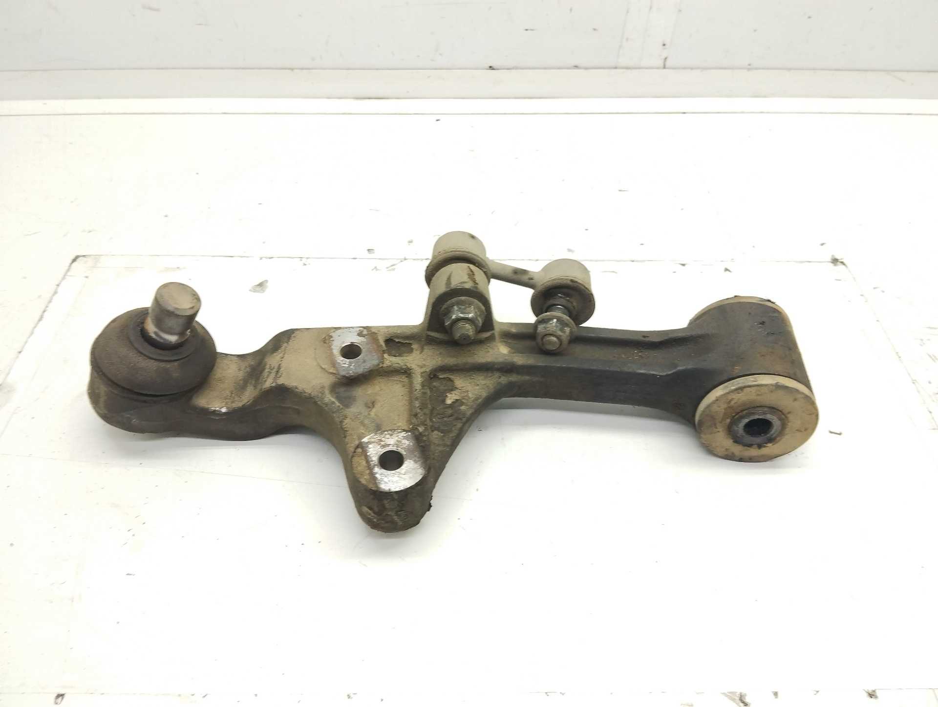 Recambio de brazo suspension inferior delantero izquierdo para kia carnival ii 2.9 cdri ex referencia OEM IAM   