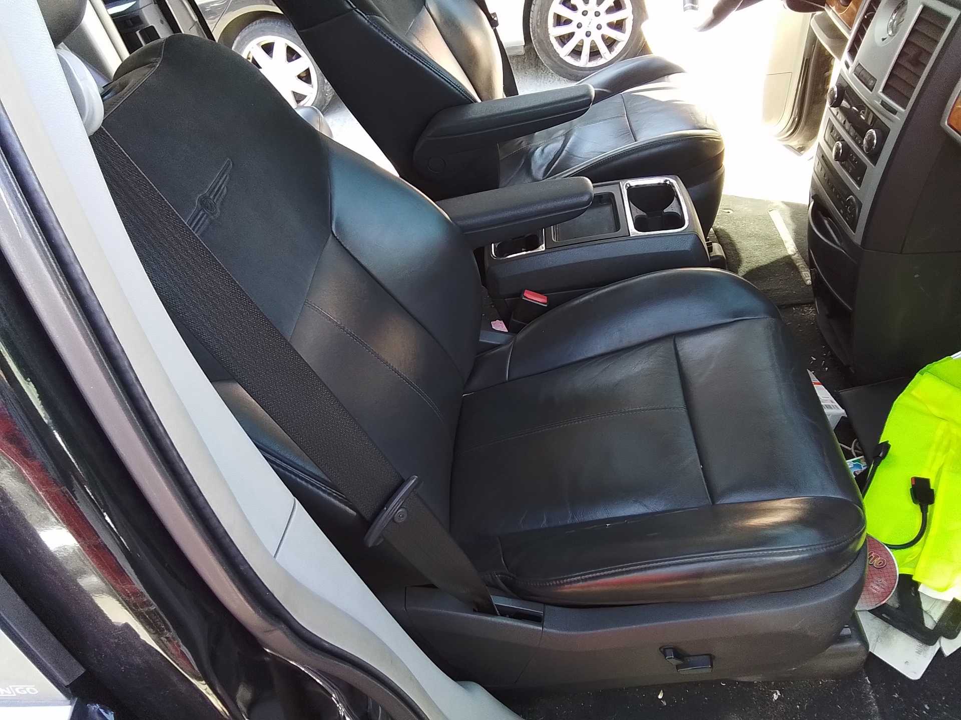 Recambio de asiento delantero derecho para chrysler grand voyager limited referencia OEM IAM   