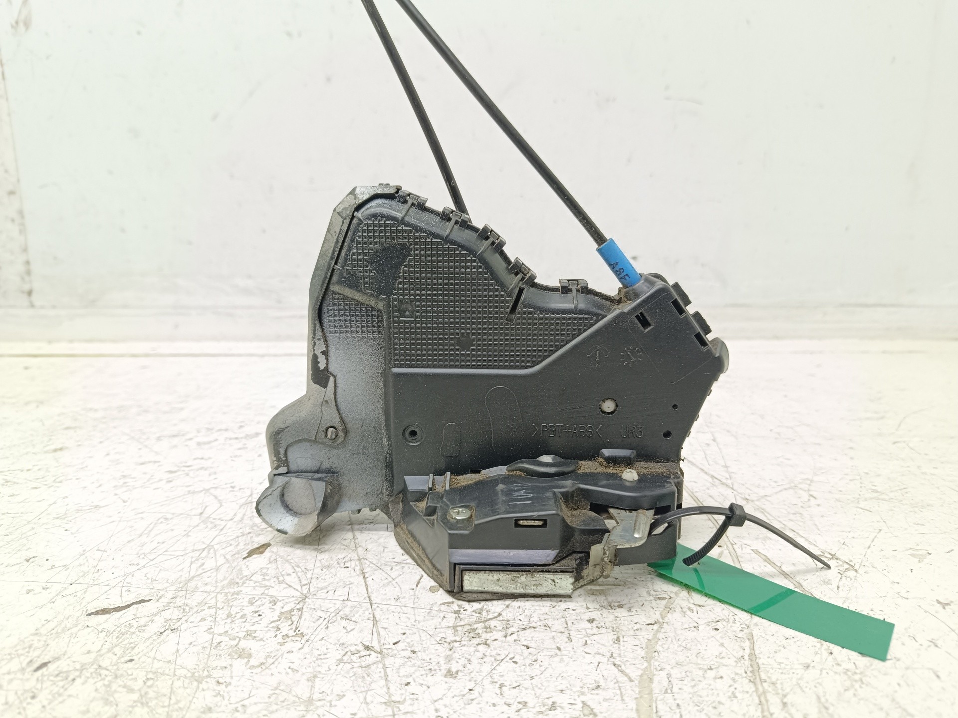 Recambio de cerradura puerta delantera derecha para toyota auris hybrid active referencia OEM IAM A084219  