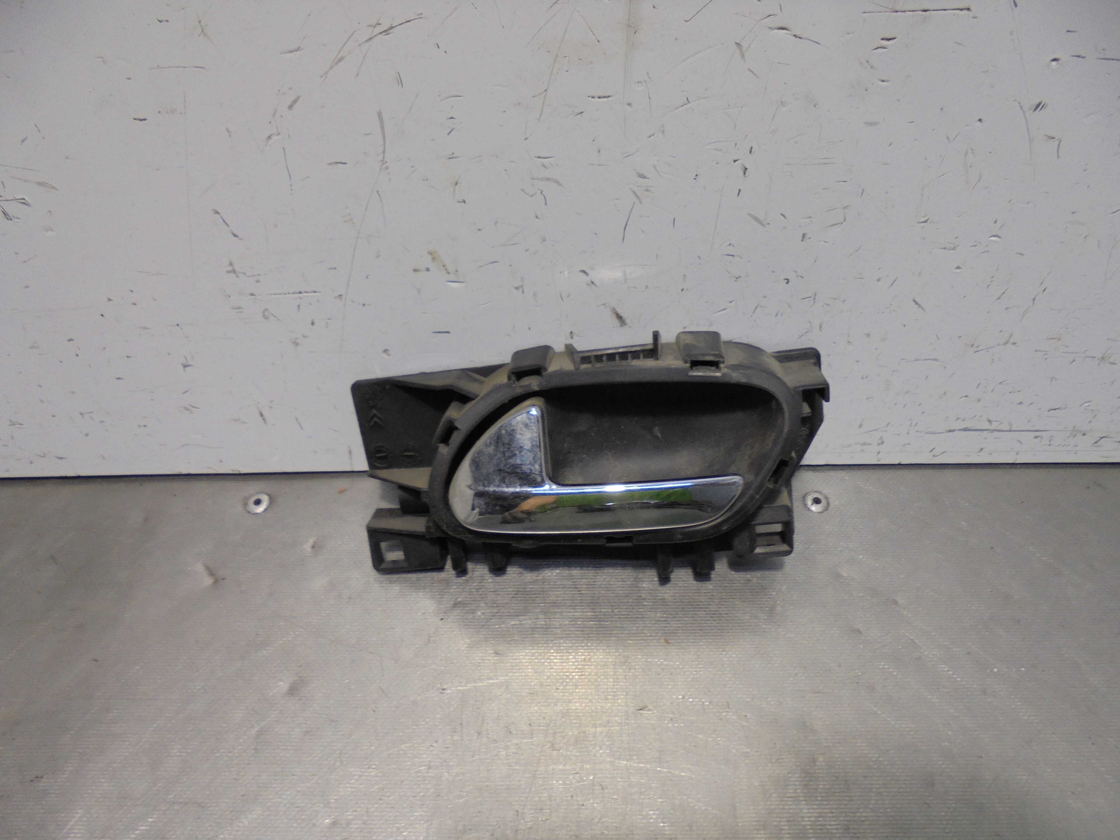Recambio de maneta interior delantera izquierda para citroën c3 sx referencia OEM IAM 9683446877  