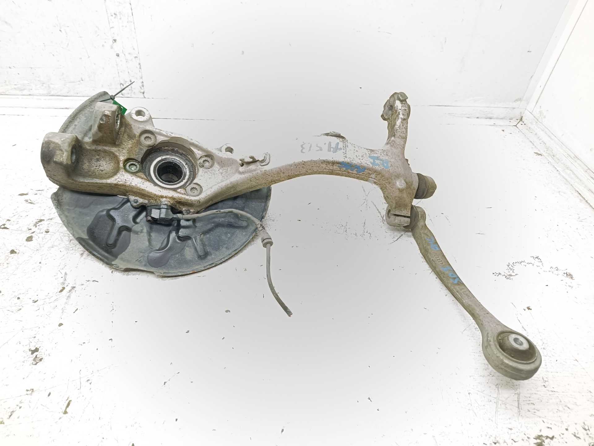 Recambio de mangueta delantera izquierda para audi a4 berlina (8e) 1.9 tdi (96kw) referencia OEM IAM   