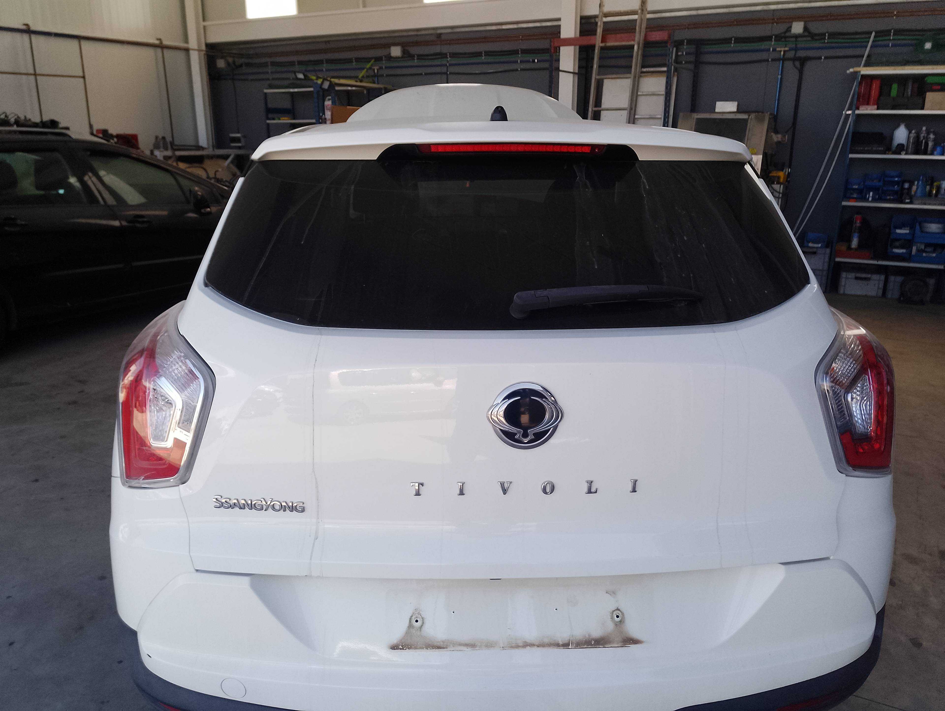 Recambio de porton trasero para ssangyong tivoli crystal 4x2 referencia OEM IAM   