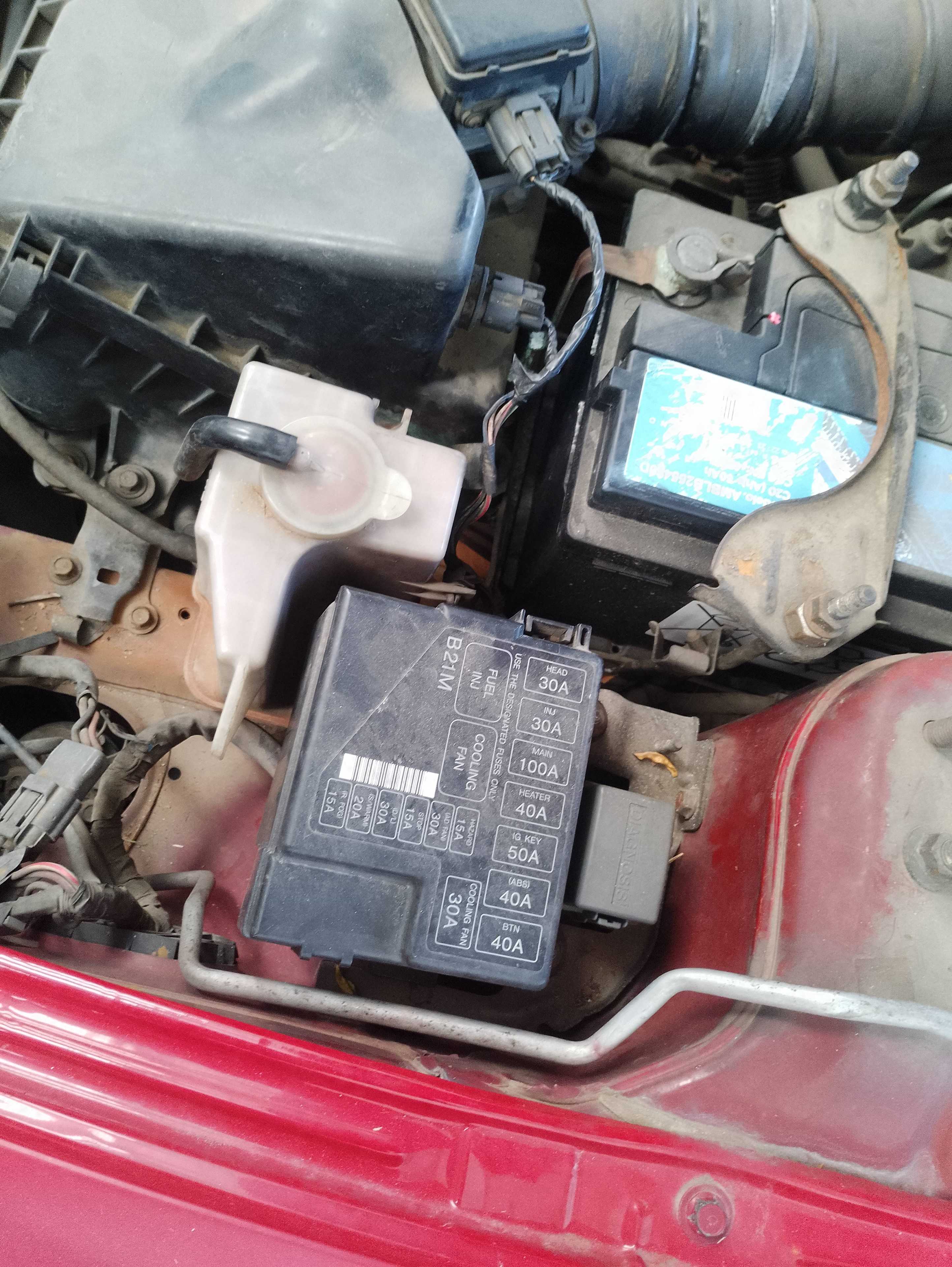 Recambio de caja reles / fusibles para mazda 323 berlina c/f/s (ba) 1.5 c referencia OEM IAM   