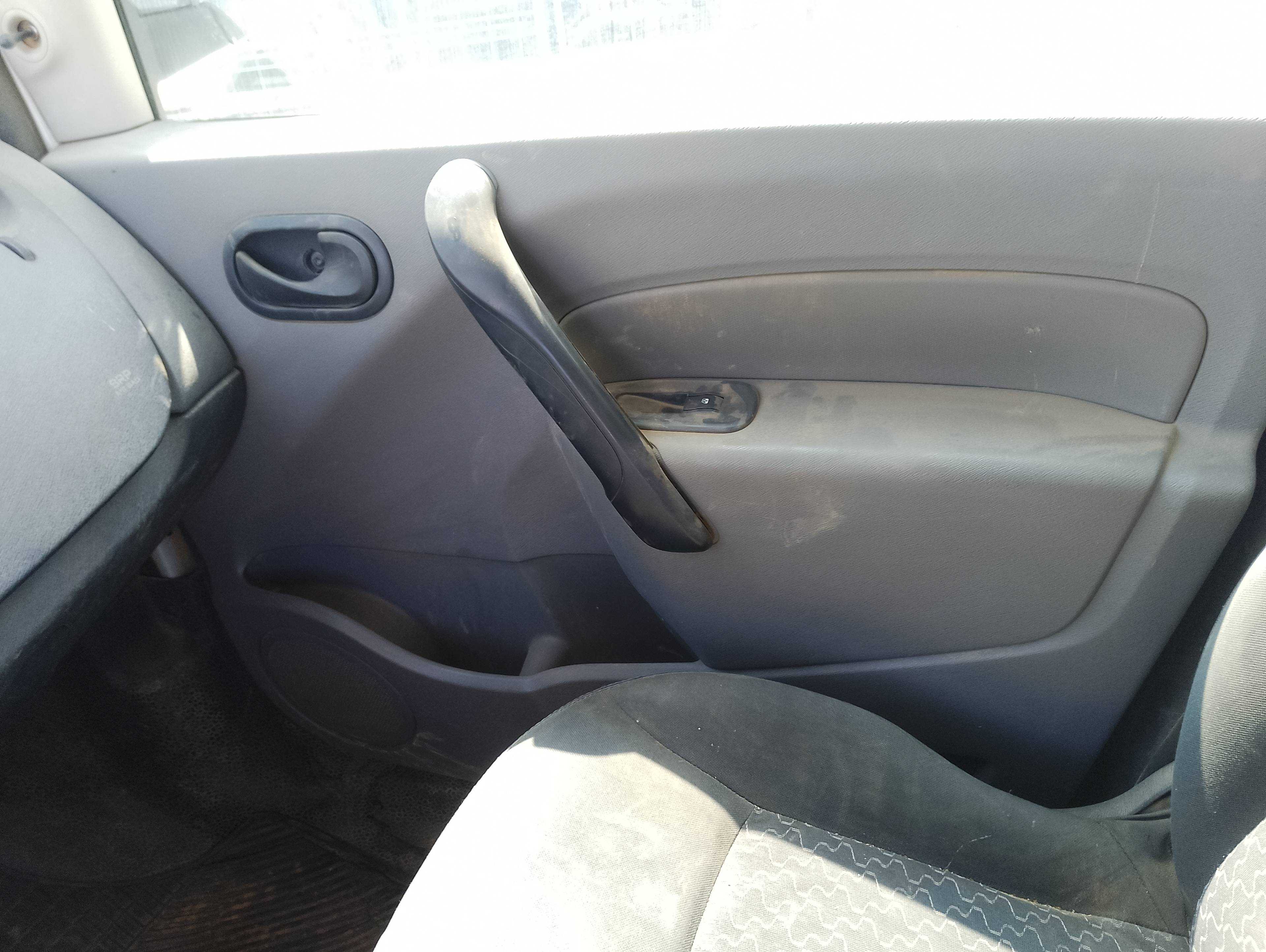 Recambio de guarnecido puerta delantera derecha para renault kangoo dynamique referencia OEM IAM   