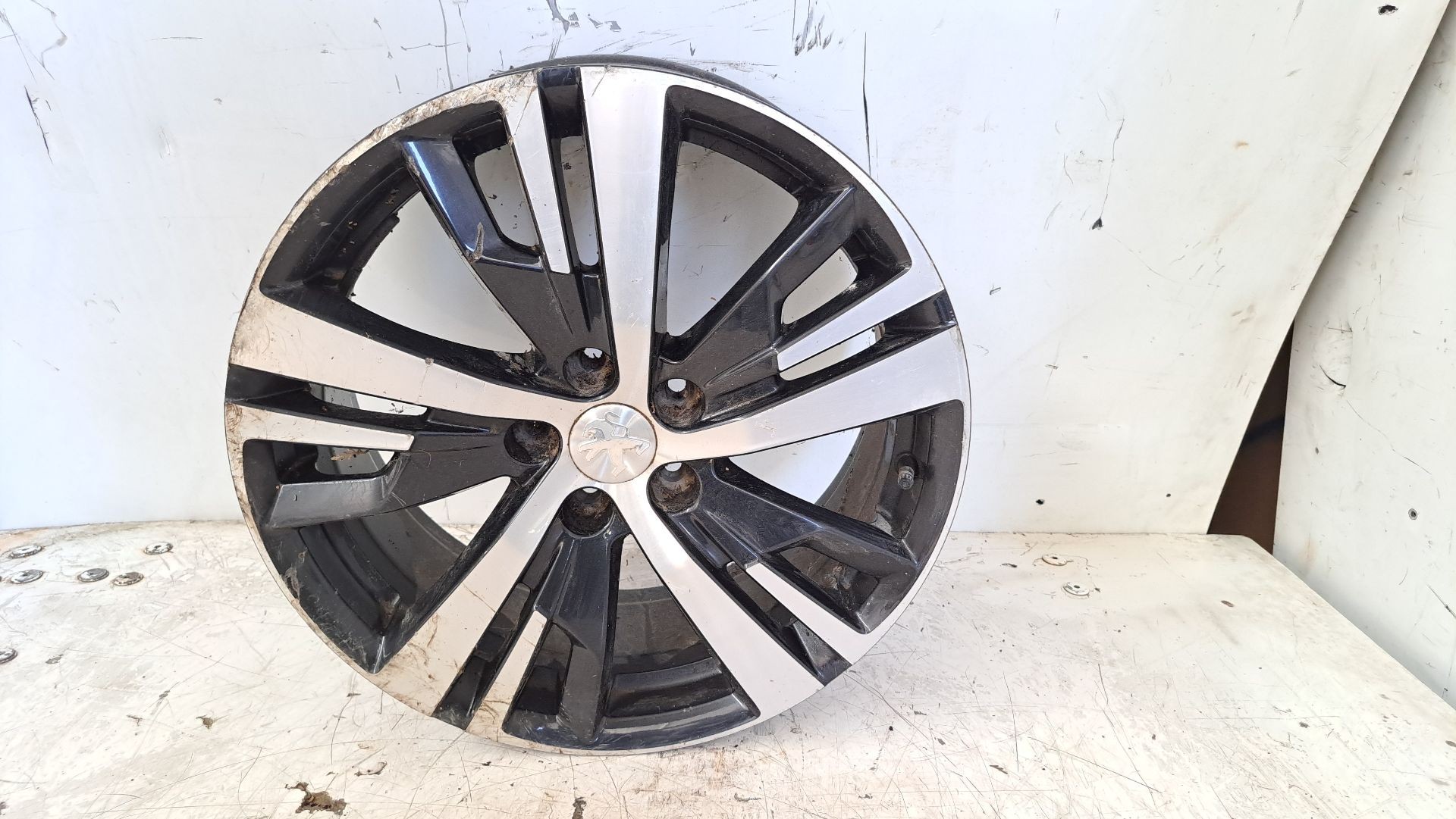 Recambio de llanta para peugeot 3008 active referencia OEM IAM r18 9809687377 