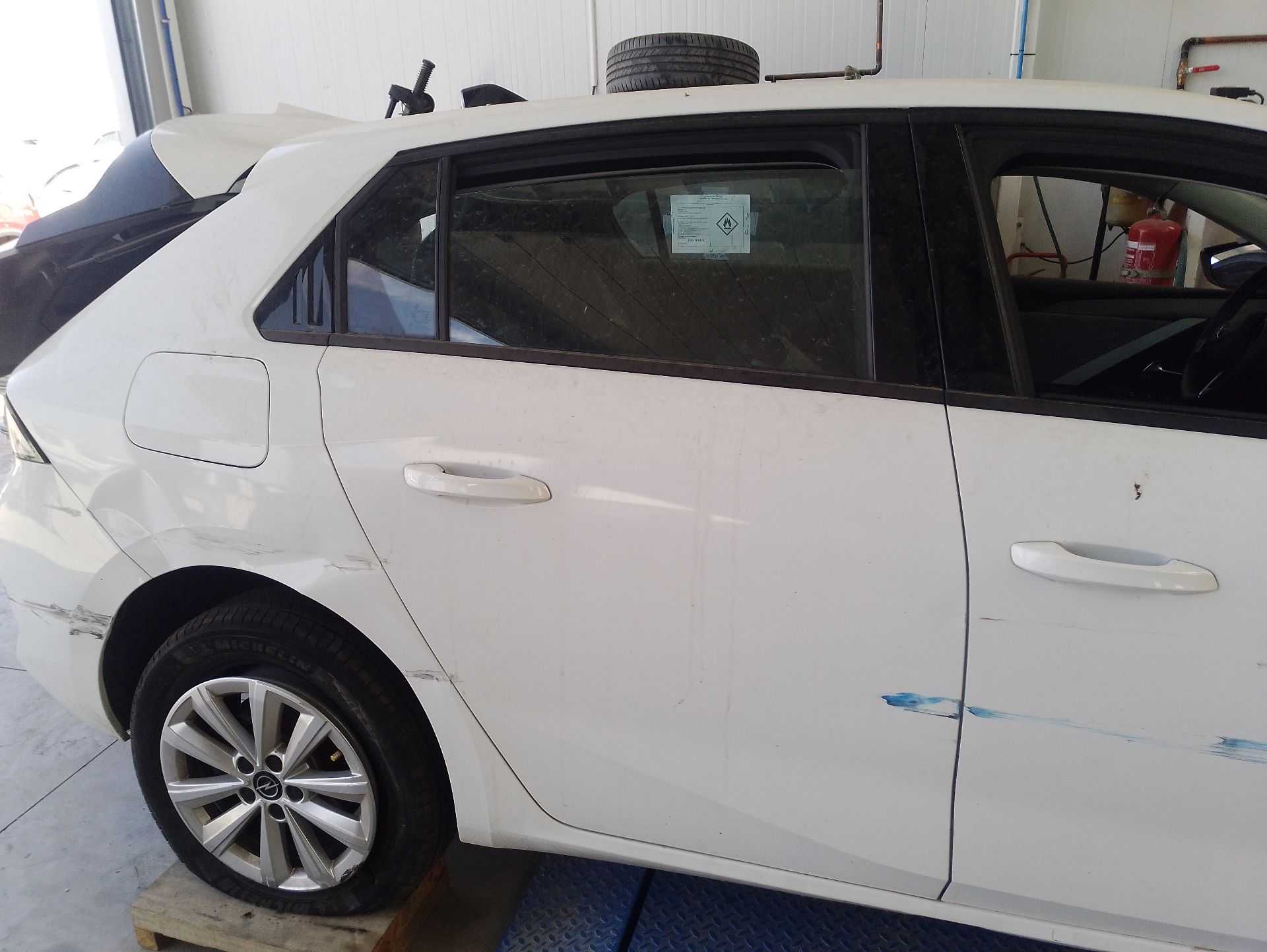 Recambio de puerta trasera derecha para opel astra l (ov5) 1.2 (fphnsl, fphnsr) referencia OEM IAM 9841862880  
