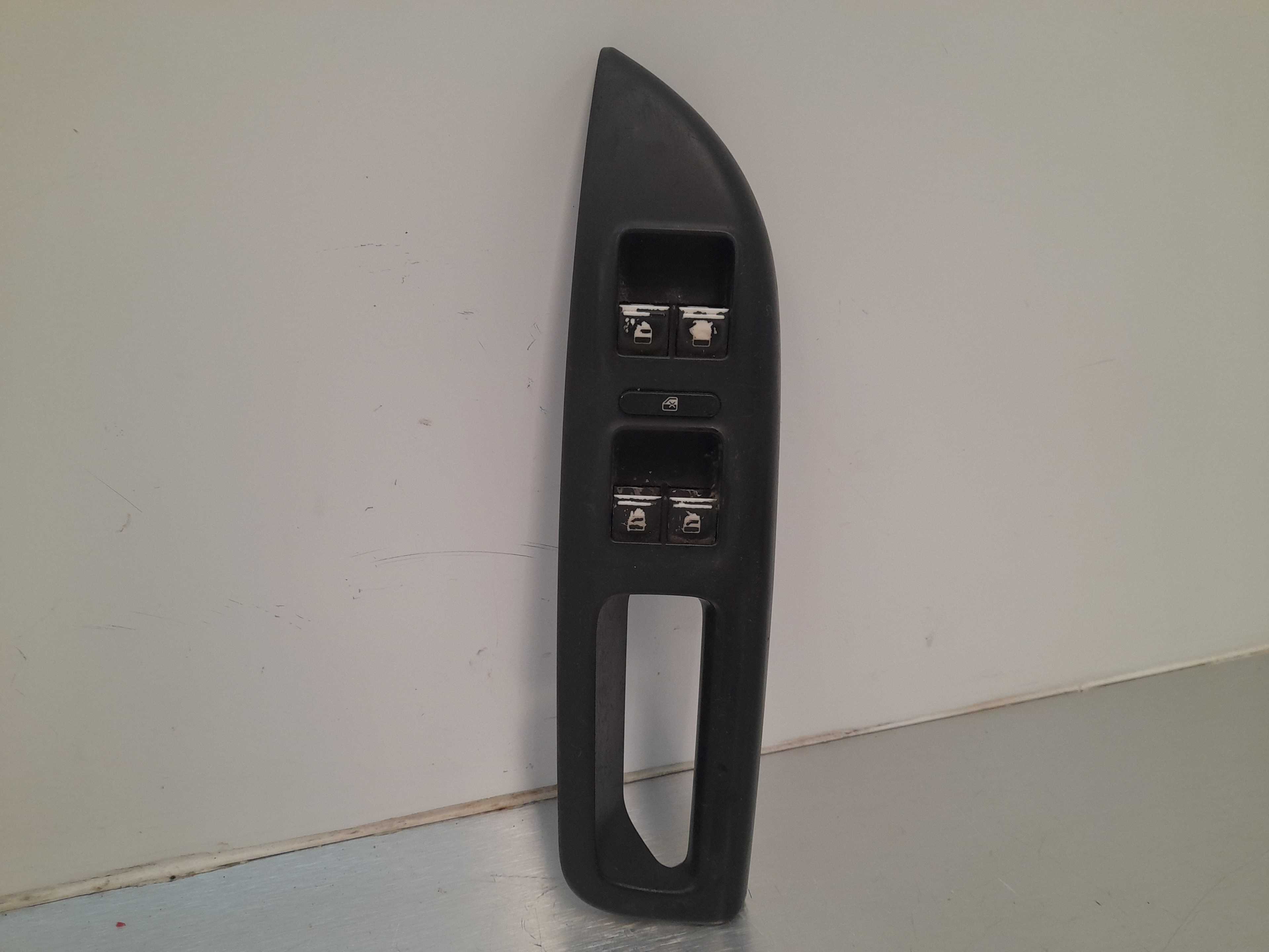 Recambio de mando elevalunas delantero izquierdo para volkswagen passat berlina (312) 1.8 referencia OEM IAM   