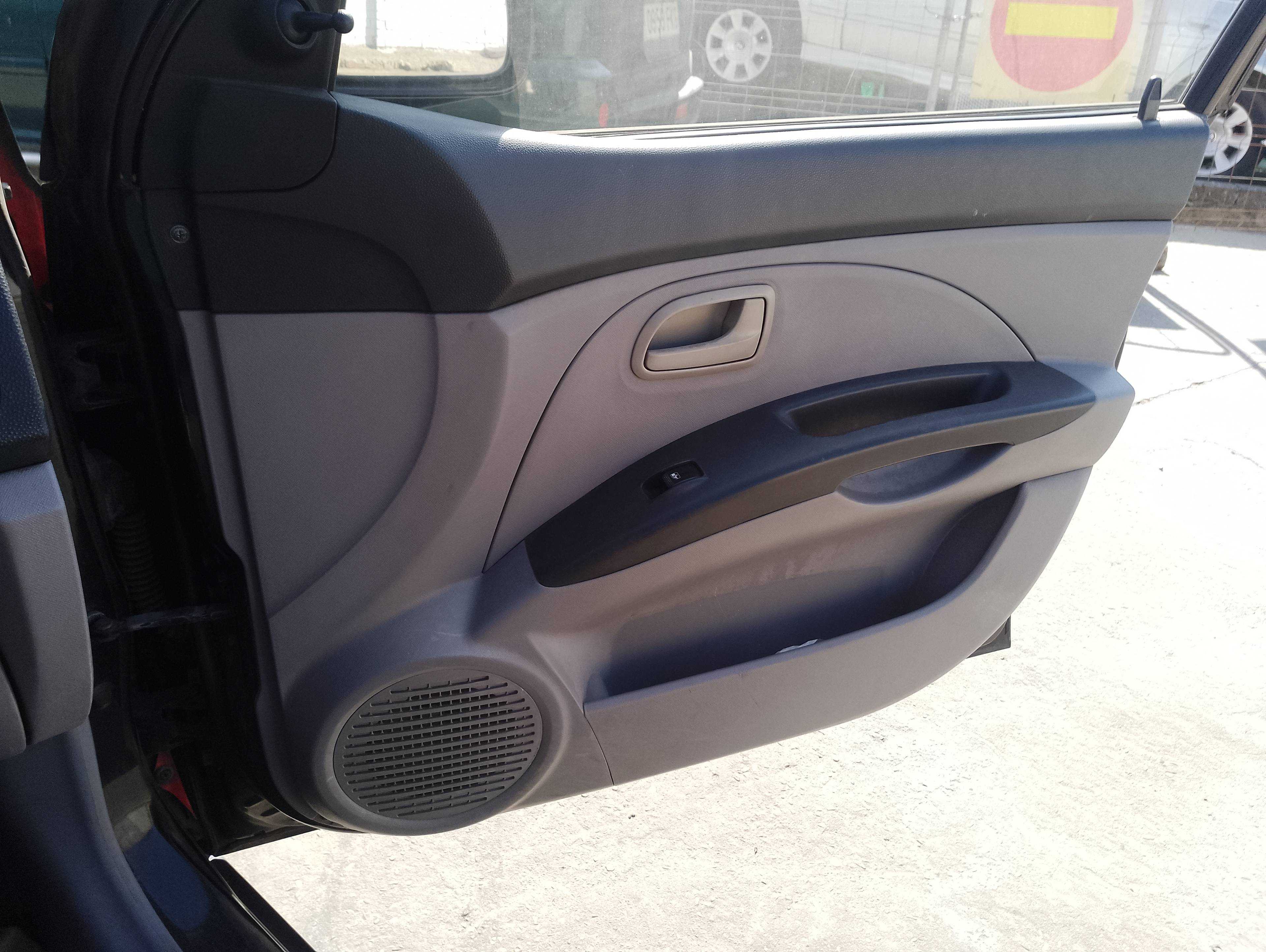 Recambio de guarnecido puerta delantera derecha para kia picanto 1.0 concept referencia OEM IAM   