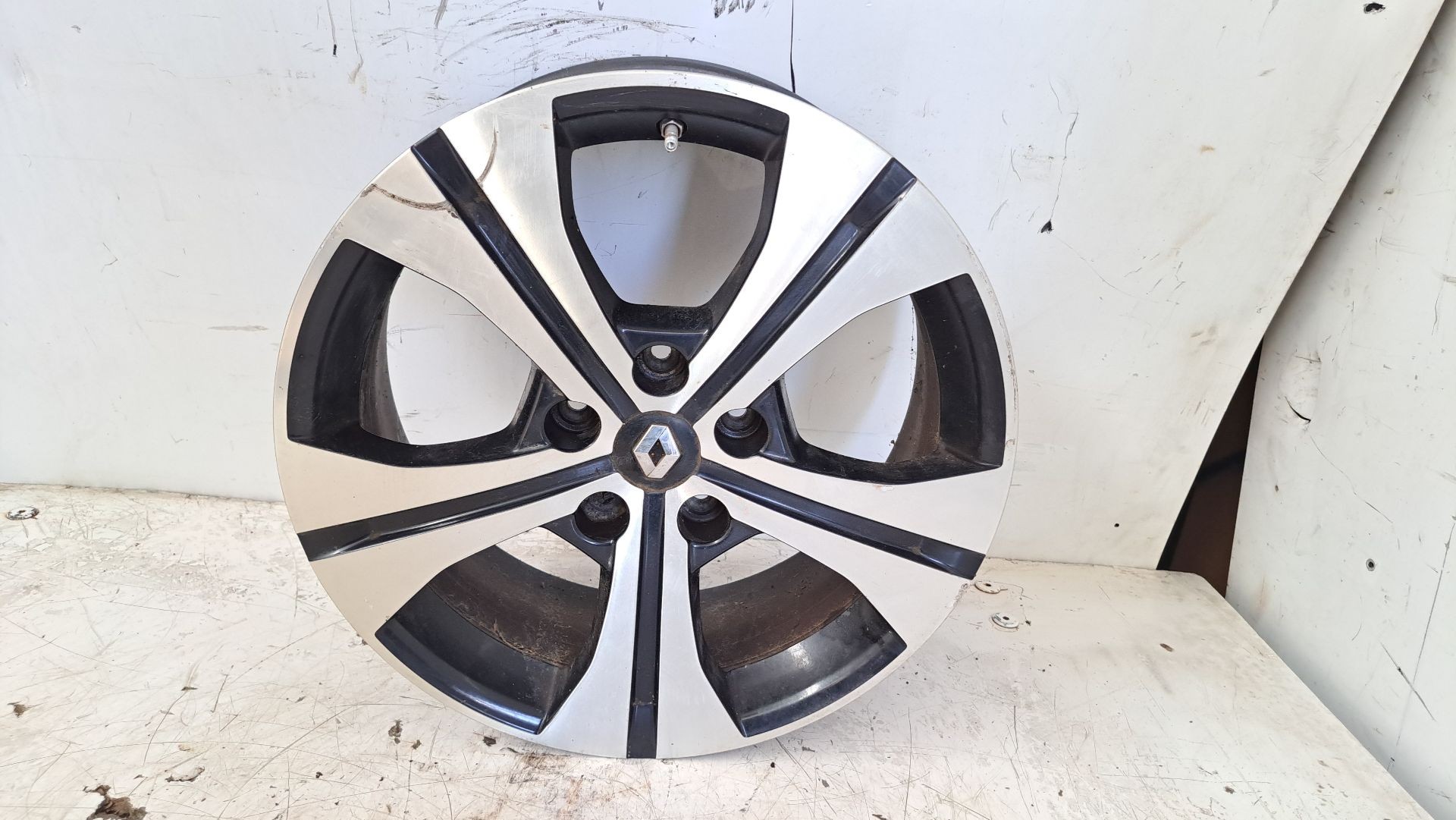 Recambio de llanta para renault scenic iii 2.0 16v referencia OEM IAM r17 403007582r 
