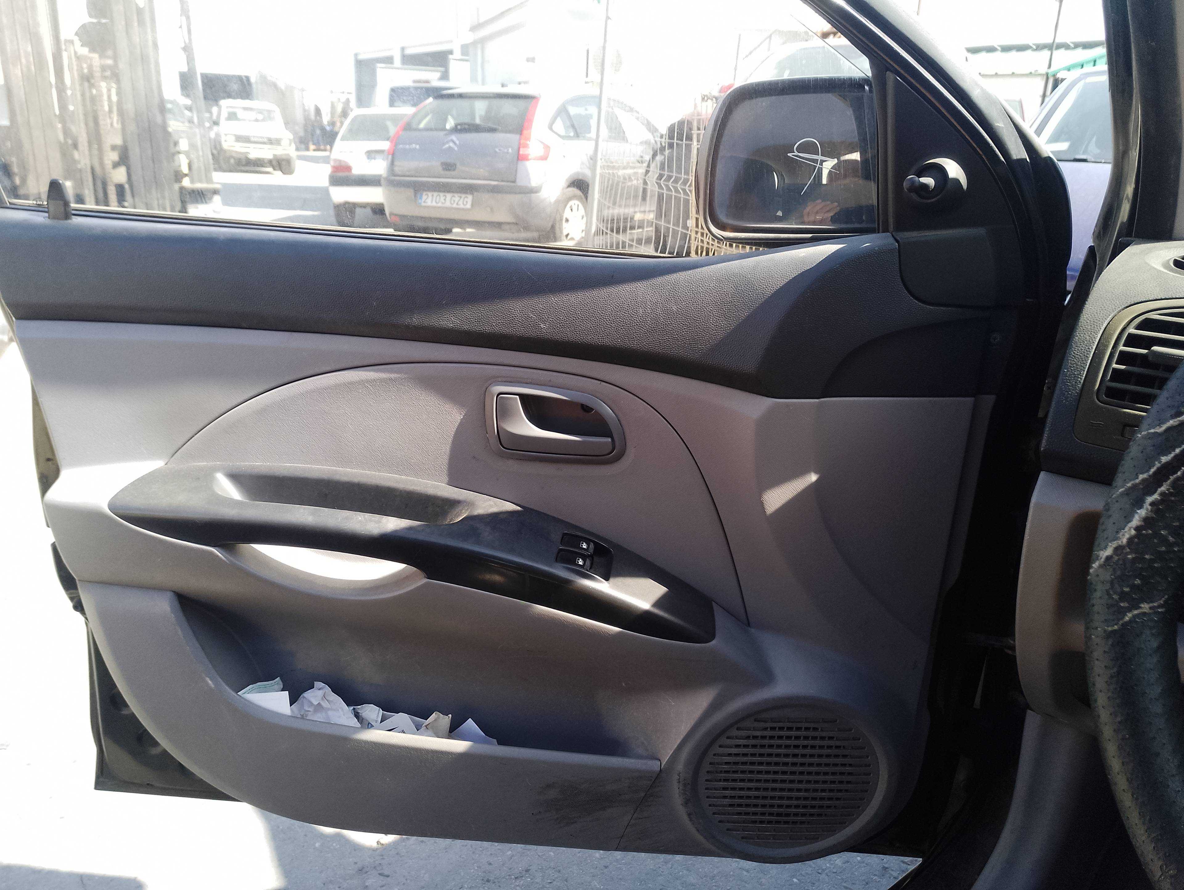 Recambio de guarnecido puerta delantera izquierda para kia picanto 1.0 concept referencia OEM IAM   