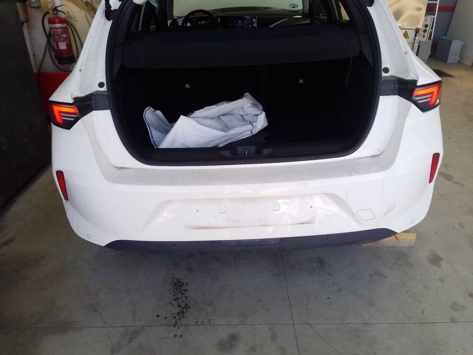 Recambio de paragolpes trasero para opel astra l (ov5) 1.2 (fphnsl, fphnsr) referencia OEM IAM 168418891T  