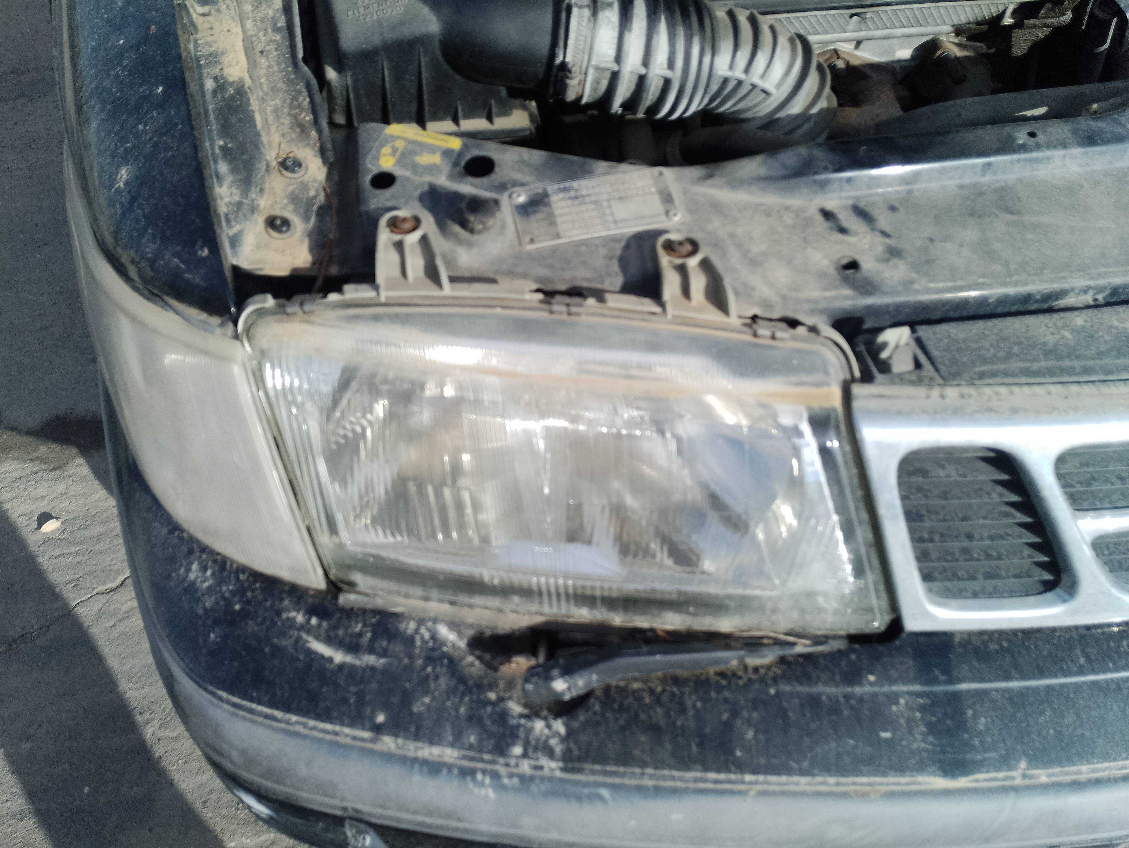 Recambio de faro derecho para saab 900 berlina 2.0 cat referencia OEM IAM   