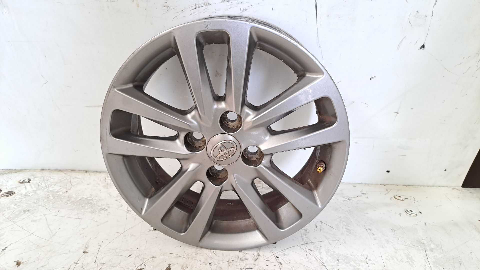 Recambio de llanta para toyota yaris 1.3 16v cat referencia OEM IAM r15 pz49pb0671xx 