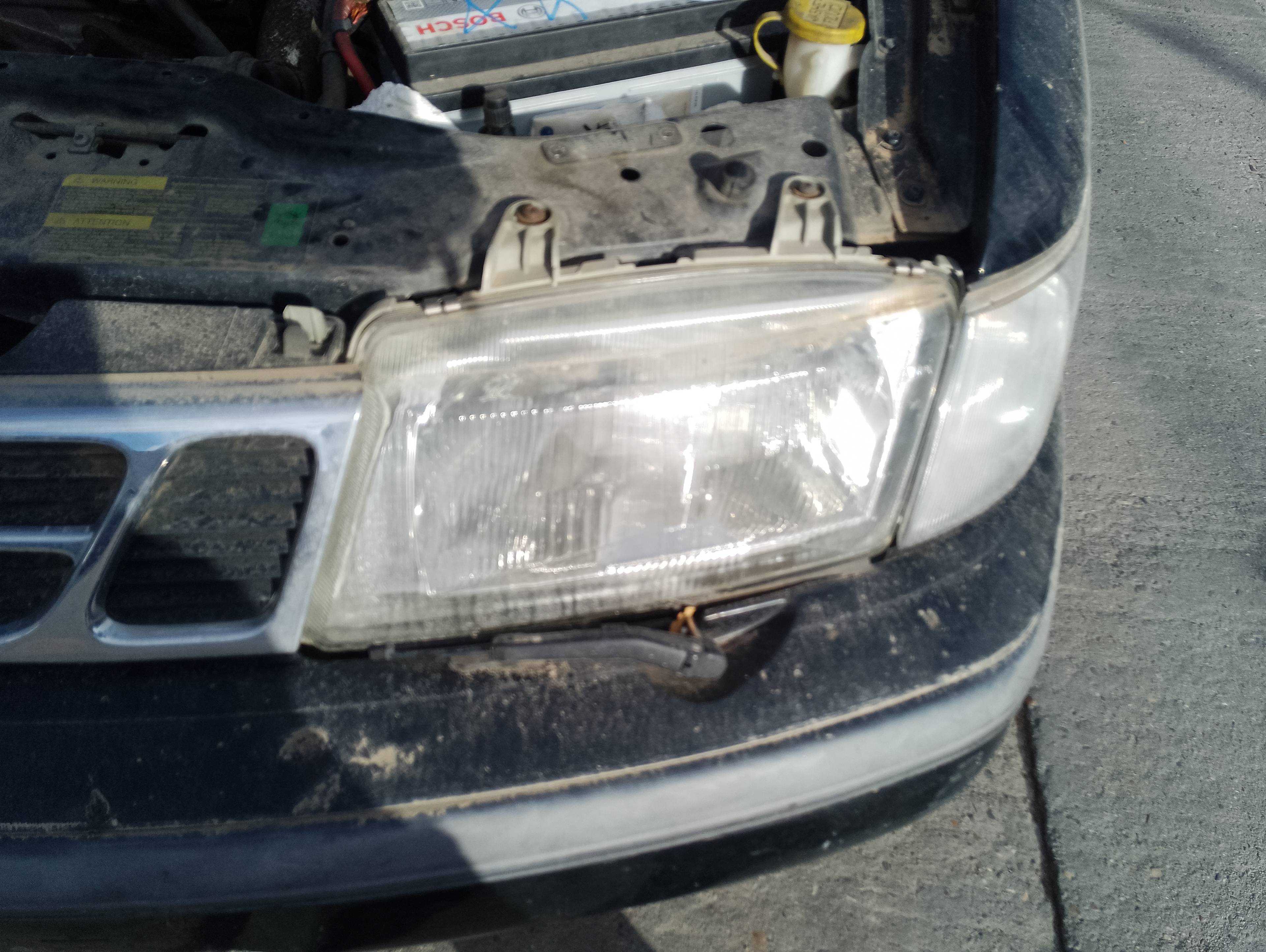 Recambio de faro izquierdo para saab 900 berlina 2.0 cat referencia OEM IAM   