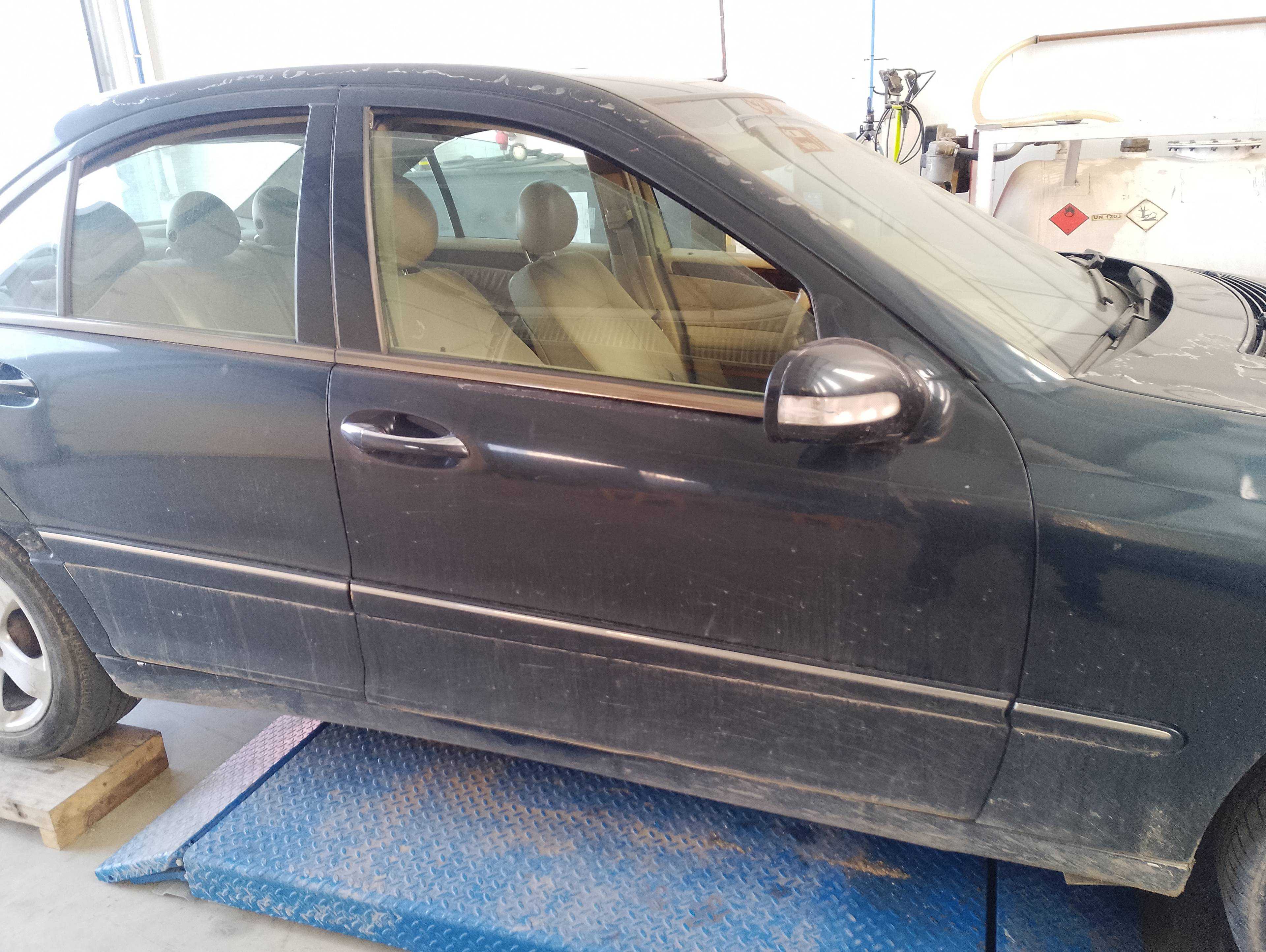 Recambio de puerta delantera derecha para mercedes-benz clase c (w203) berlina 200 cdi (203.004) referencia OEM IAM   