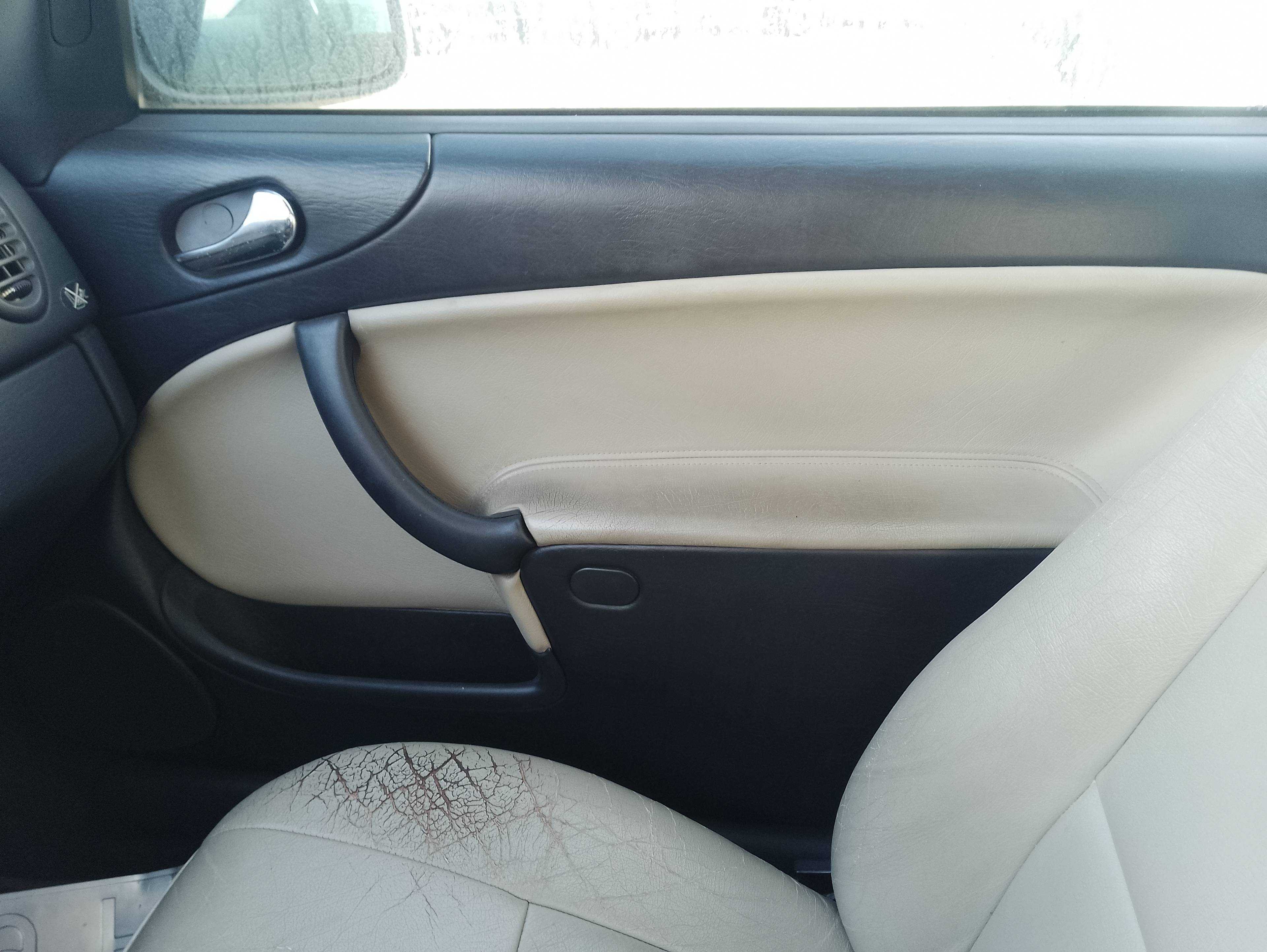 Recambio de guarnecido puerta delantera derecha para saab 900 berlina 2.0 cat referencia OEM IAM   