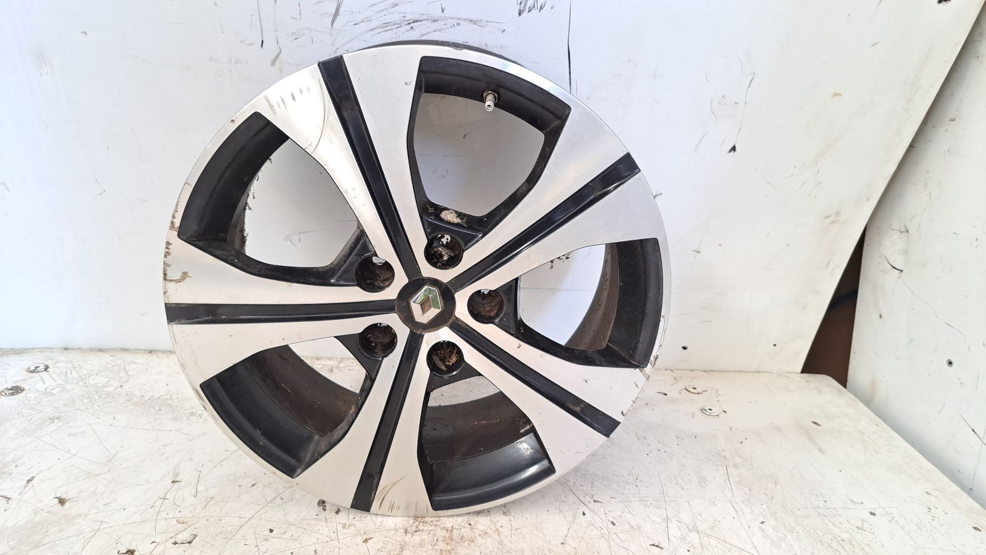 Recambio de llanta para renault scenic iii 2.0 16v referencia OEM IAM r17 403007582r 