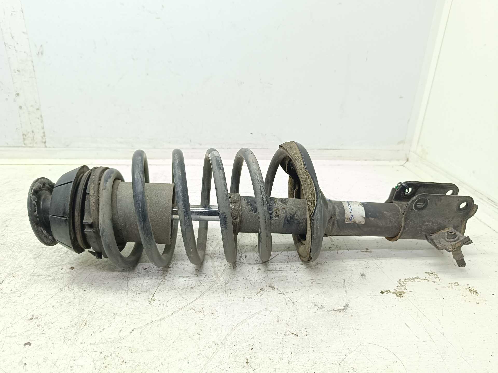 Recambio de amortiguador delantero izquierdo para chevrolet nubira berlina 1.8 cat referencia OEM IAM 111500317151  