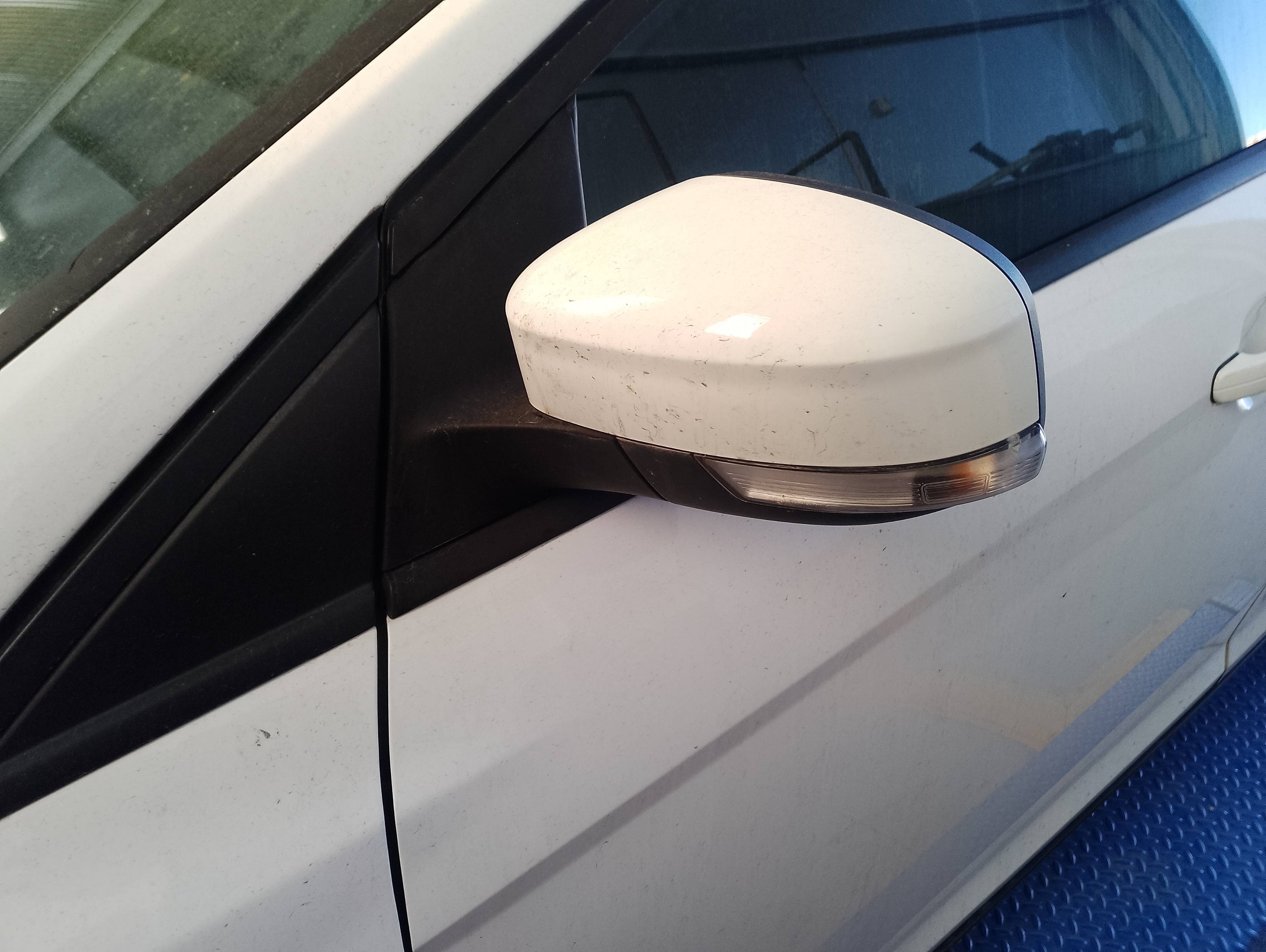 Recambio de retrovisor izquierdo para ford focus lim. black&red referencia OEM IAM   