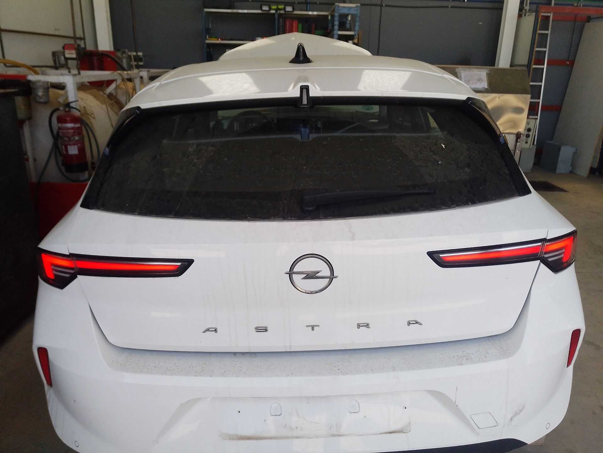 Recambio de porton trasero para opel astra l (ov5) 1.2 (fphnsl, fphnsr) referencia OEM IAM 9839334780  