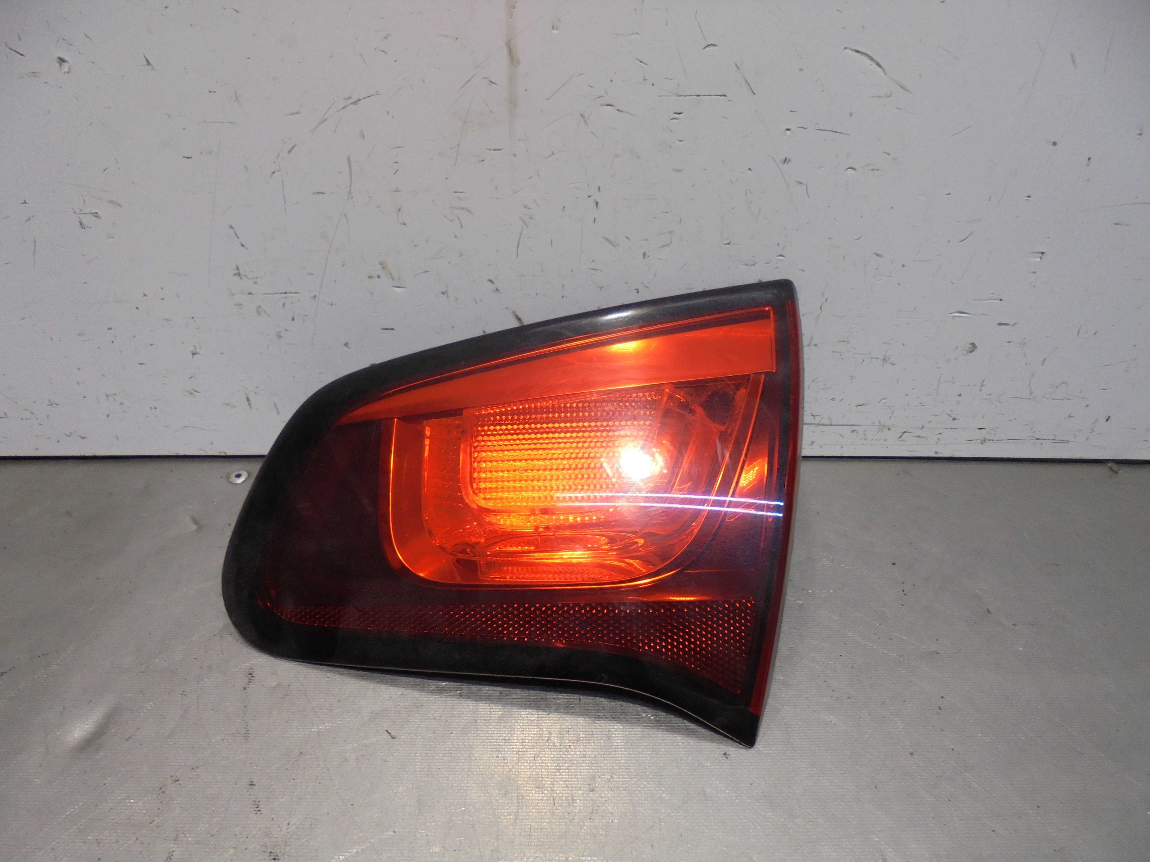 Recambio de piloto porton trasero derecho para citroën c3 sx referencia OEM IAM 9685225480  