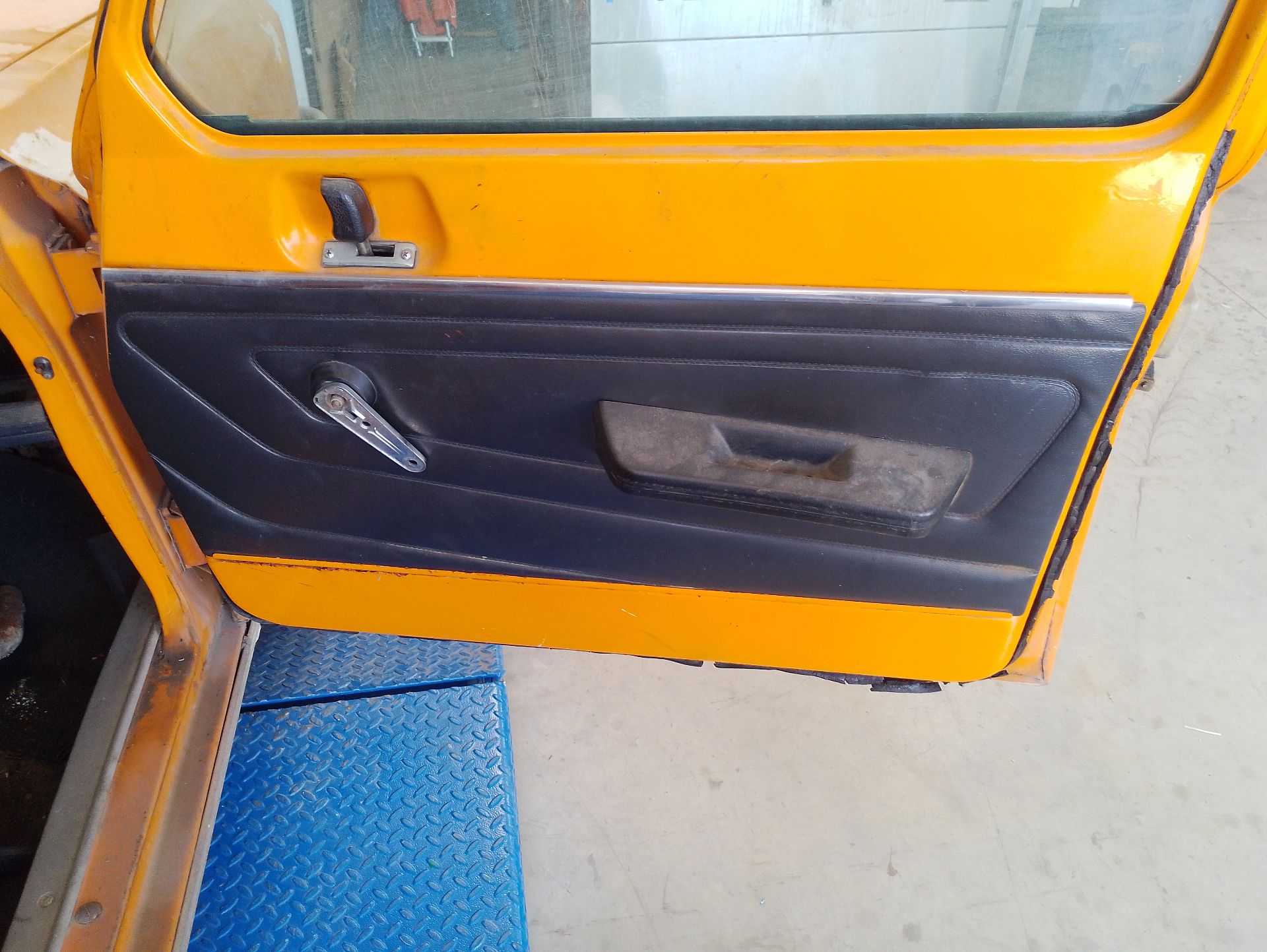 Recambio de guarnecido puerta delantera derecha para renault 6 (118_) 0.8 referencia OEM IAM   
