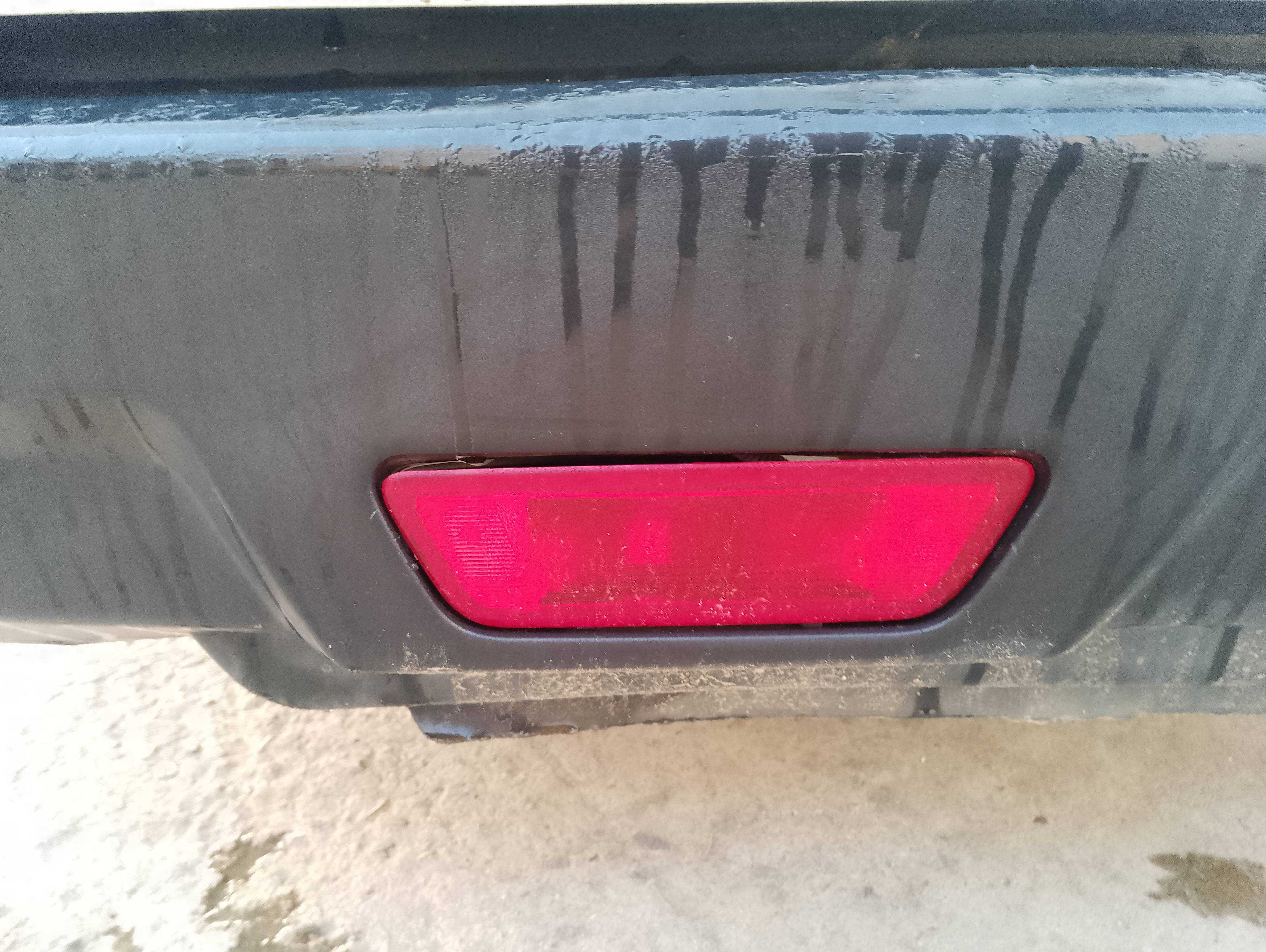 Recambio de faro antiniebla trasero central para nissan x-trail (t30) referencia OEM IAM   
