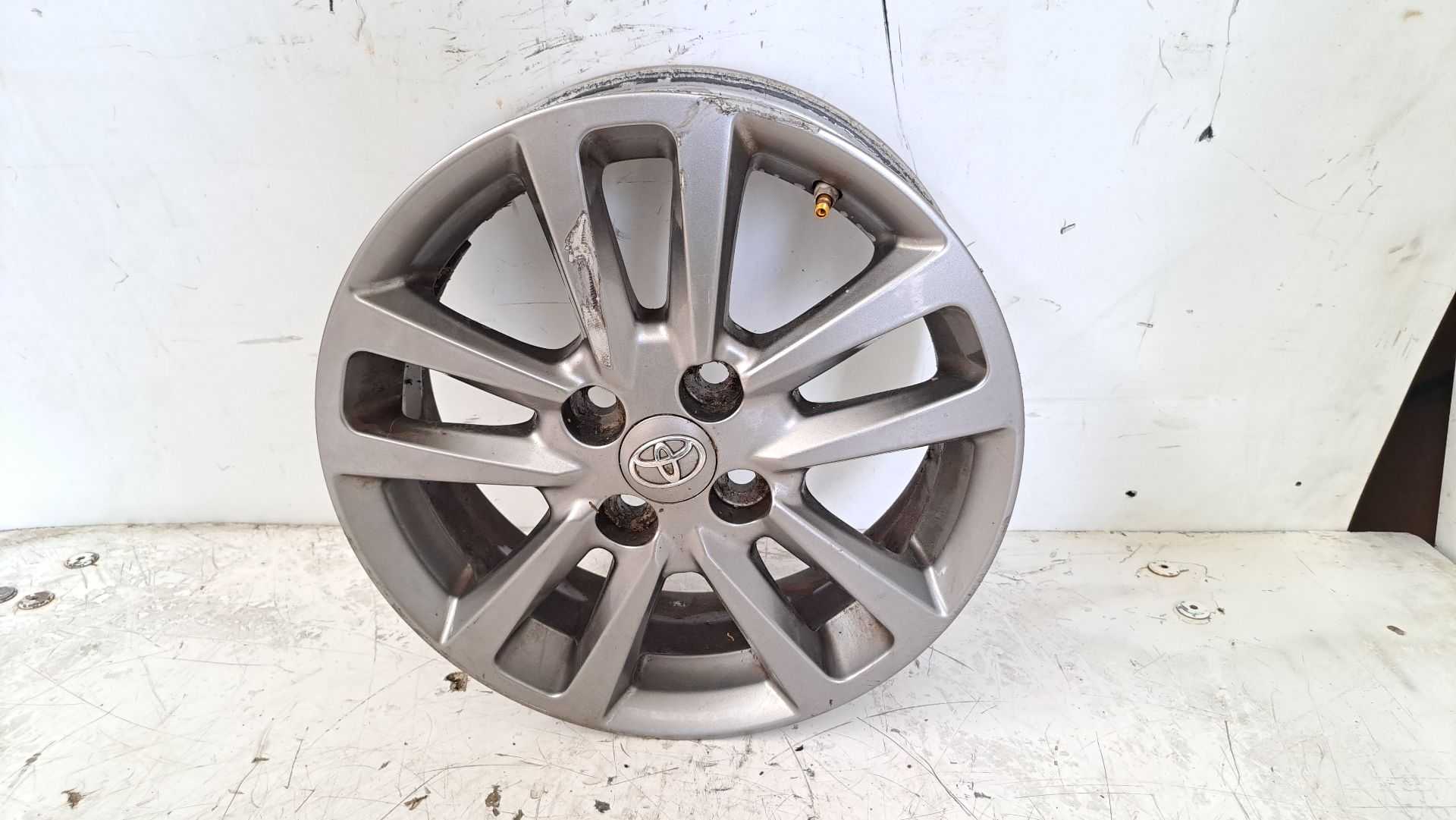 Recambio de llanta para toyota yaris 1.3 16v cat referencia OEM IAM r15 pz49pb0671xx 