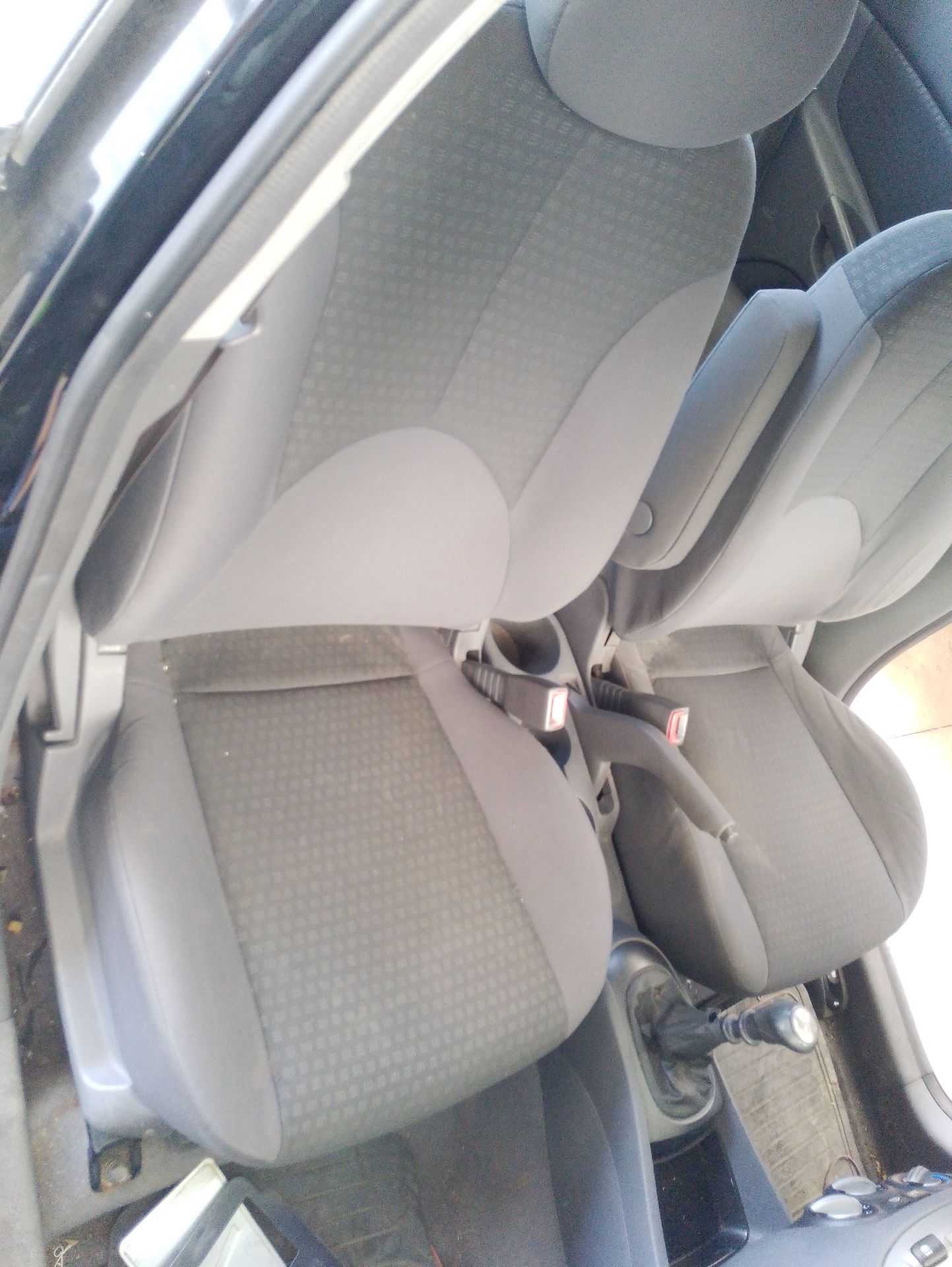 Recambio de asiento delantero derecho para kia rio ii sedán (jb) 1.4 16v referencia OEM IAM   