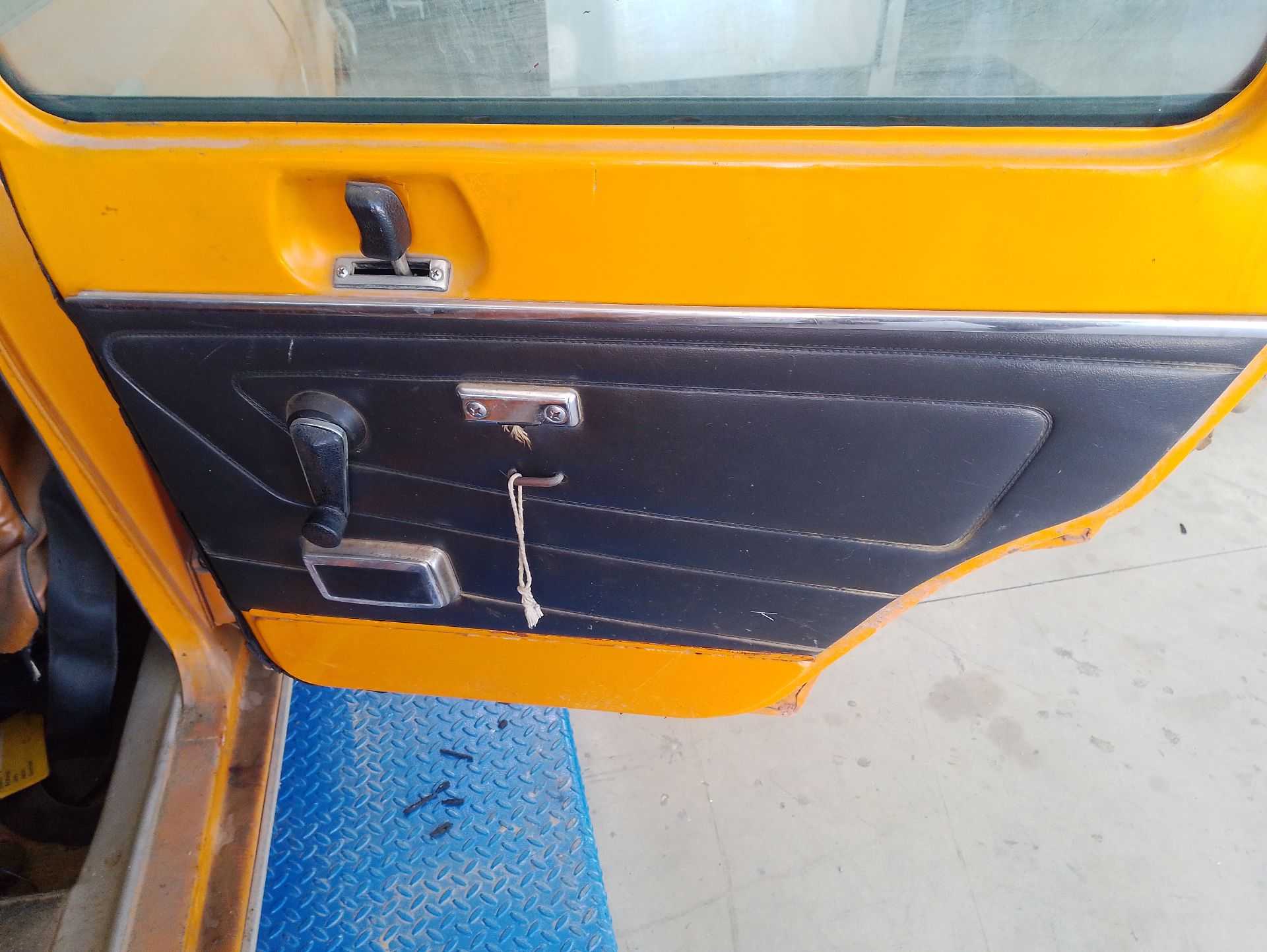 Recambio de guarnecido puerta trasera derecha para renault 6 (118_) 0.8 referencia OEM IAM   