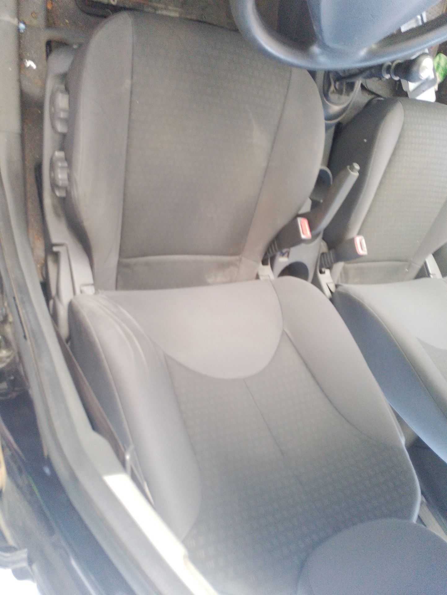Recambio de asiento delantero izquierdo para kia rio ii sedán (jb) 1.4 16v referencia OEM IAM   
