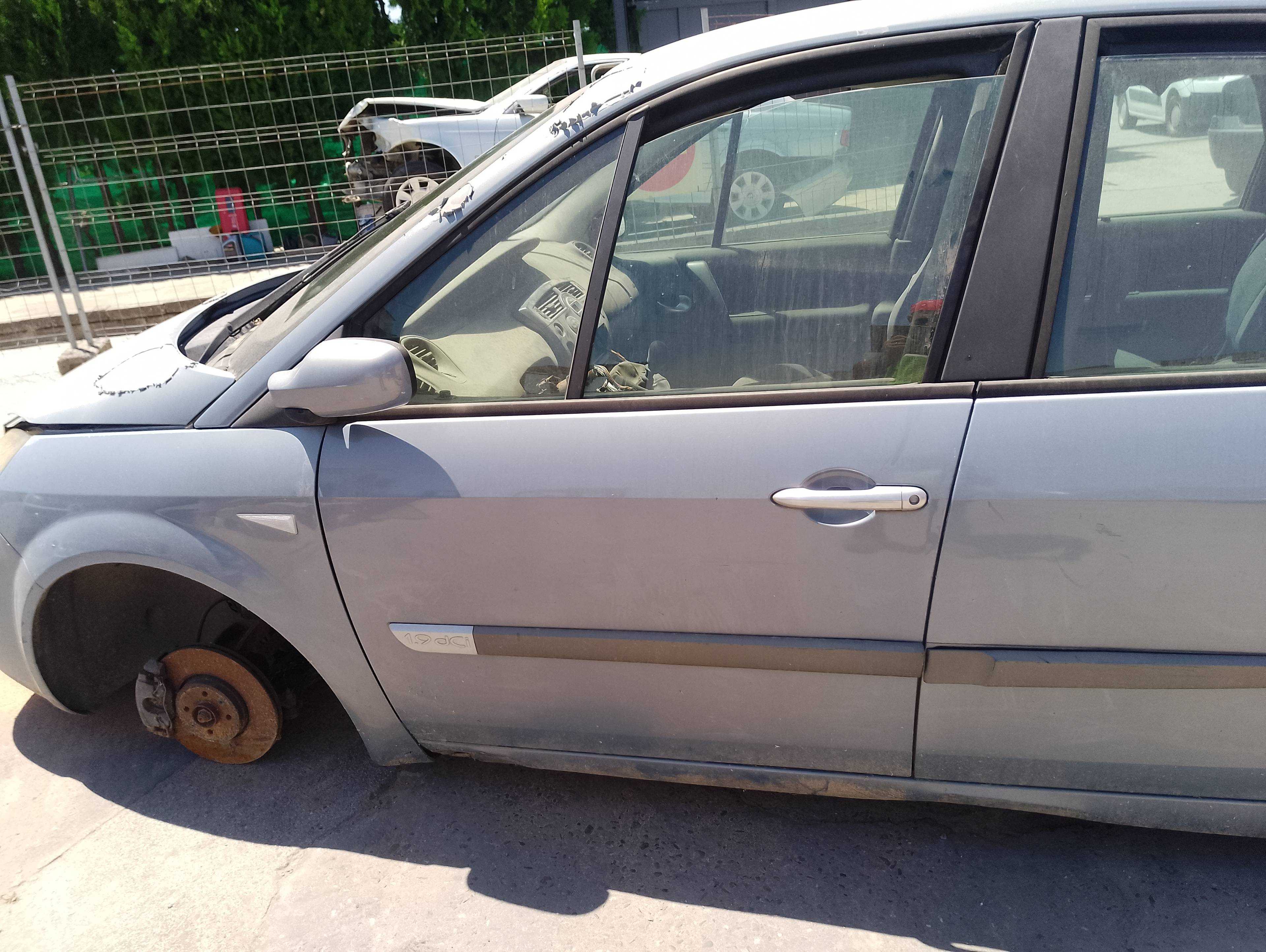 Recambio de puerta delantera izquierda para renault scenic ii 1.9 dci diesel referencia OEM IAM   