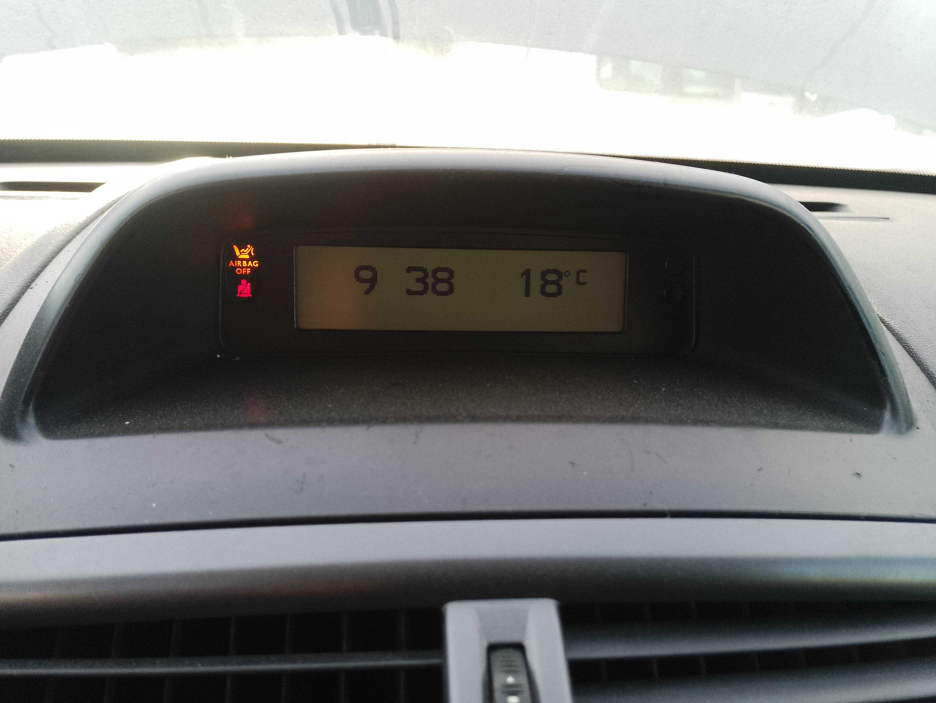 Recambio de pantalla multifuncion para renault megane ii berlina 3p confort dynamique referencia OEM IAM   