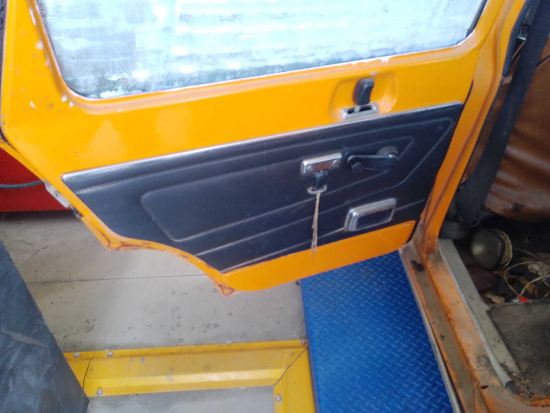 Recambio de guarnecido puerta trasera izquierda para renault 6 (118_) 0.8 referencia OEM IAM   