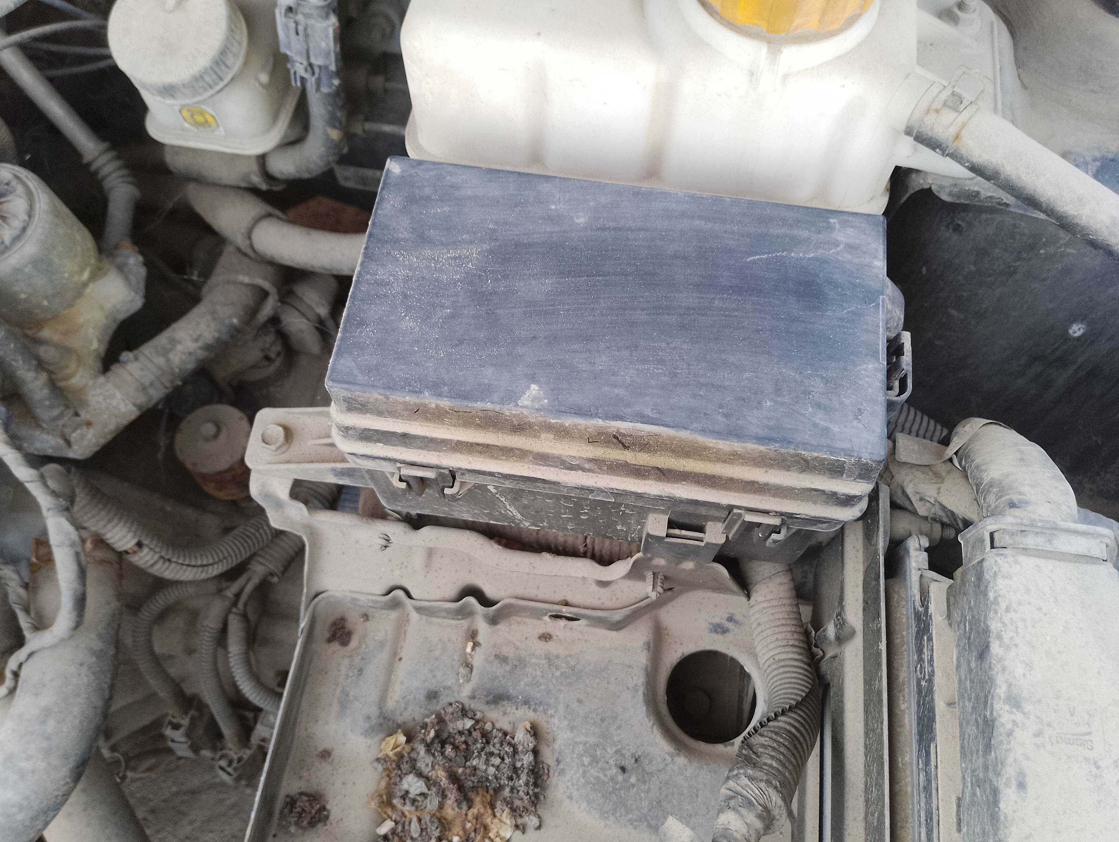 Recambio de caja reles / fusibles para chevrolet aveo referencia OEM IAM   