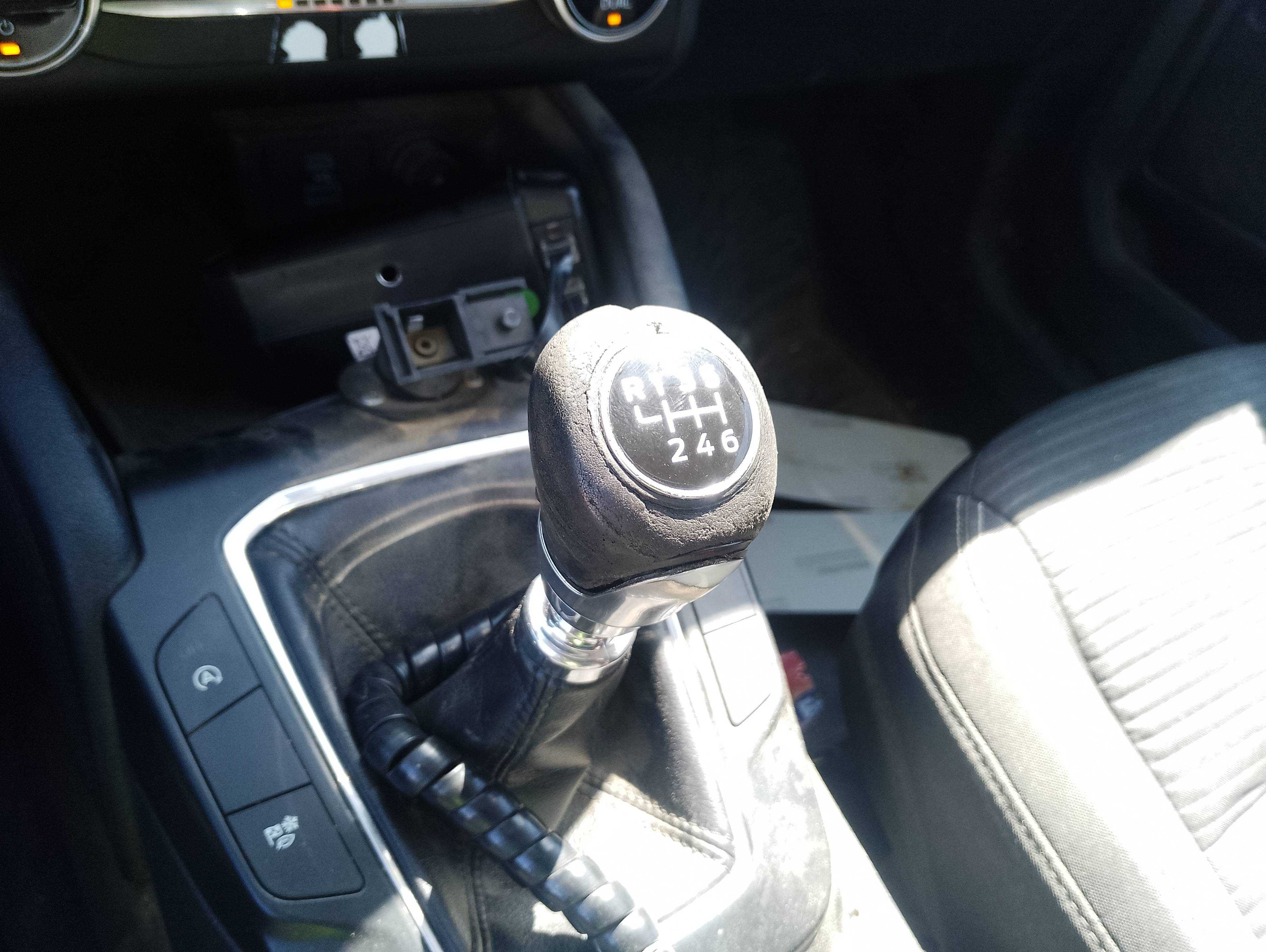 Recambio de palanca cambio para ford kuga trend referencia OEM IAM 2601084  