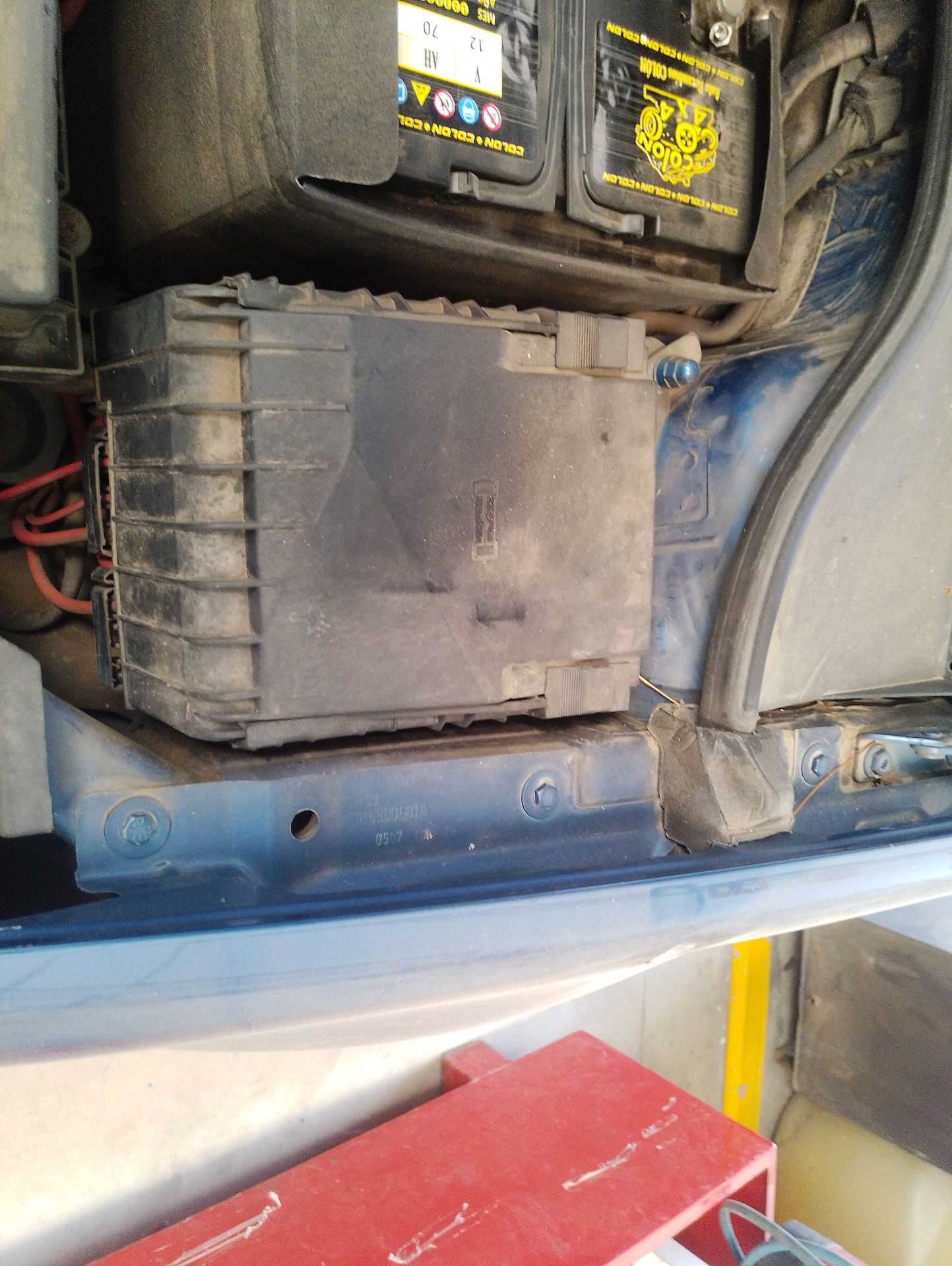 Recambio de caja reles / fusibles para volkswagen golf v (1k1) 1.9 tdi referencia OEM IAM 1K0937124K  