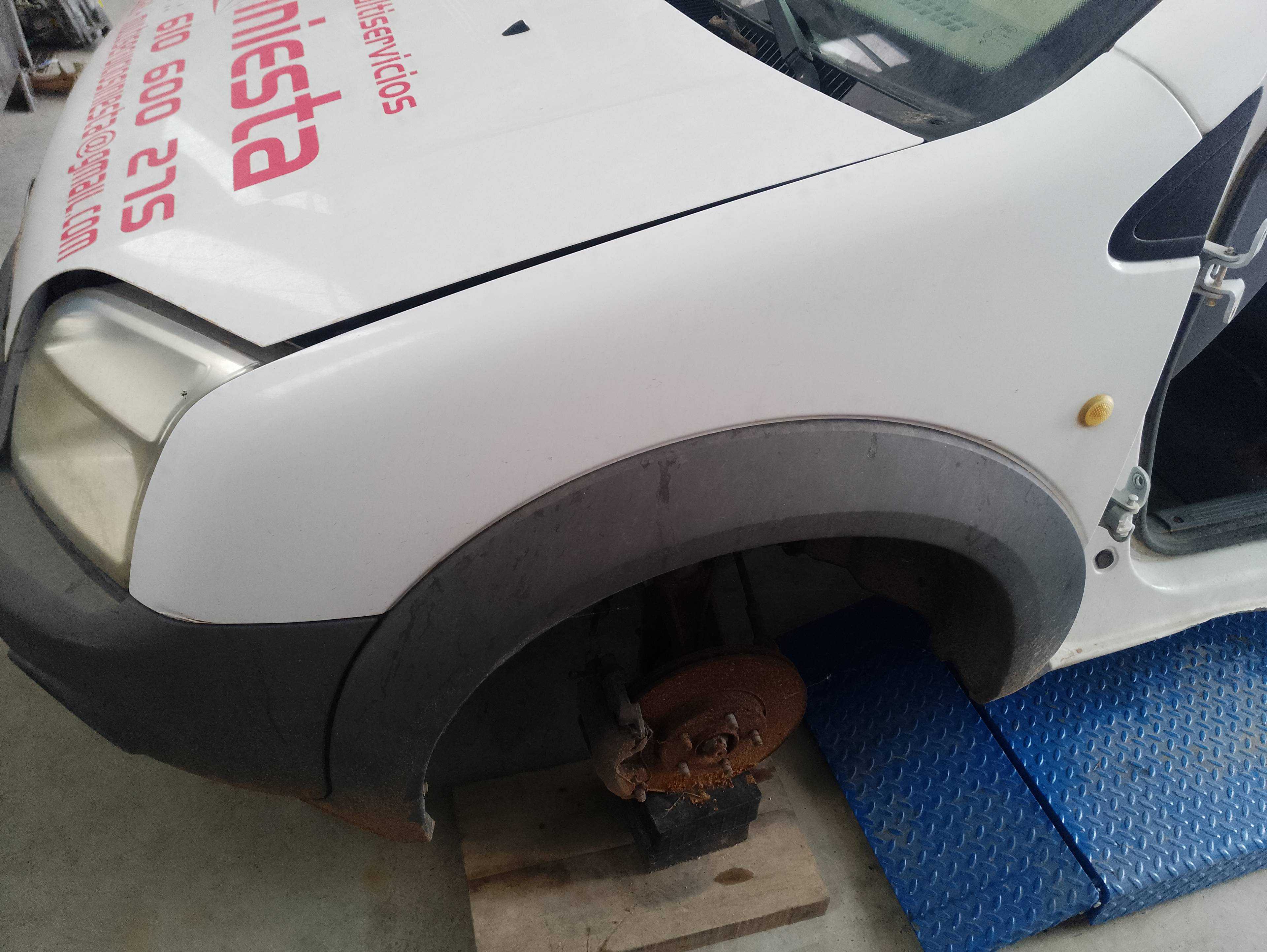 Recambio de aleta delantera izquierda para ford tourneo connect (tc7) kombi corta (2009) referencia OEM IAM   