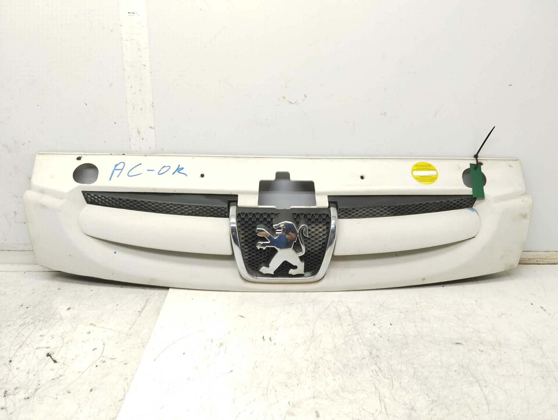 Recambio de rejilla delantera para peugeot partner (s2) totem referencia OEM IAM 9644758577  