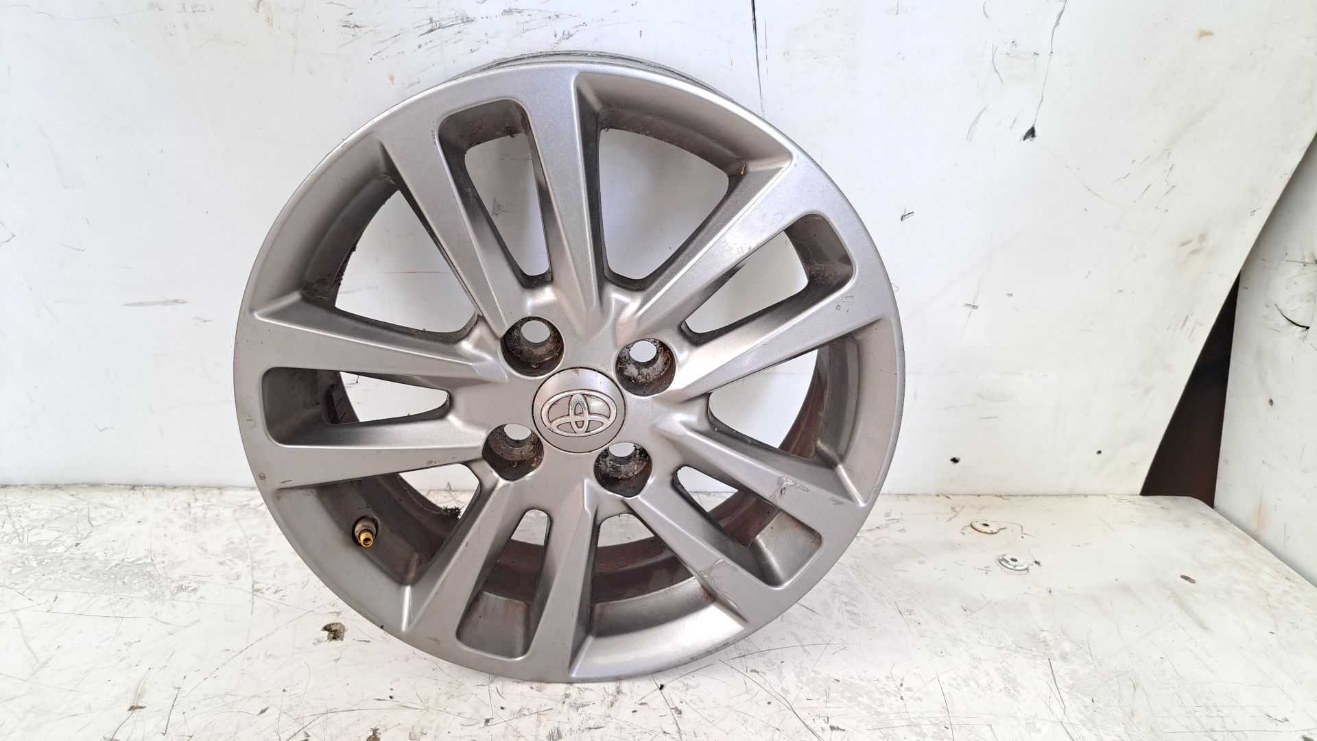 Recambio de llanta para toyota yaris 1.3 16v cat referencia OEM IAM r15 pz49pb0671xx 