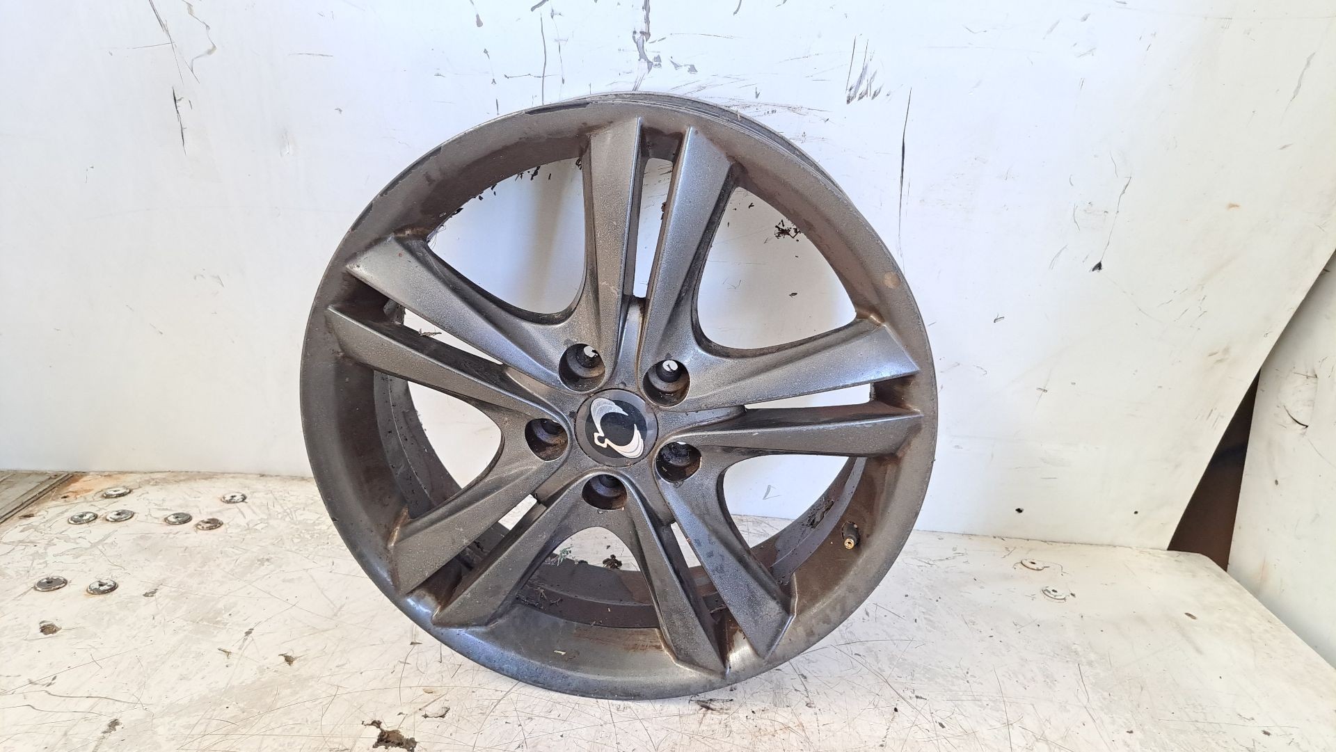 Recambio de llanta para ssangyong korando 2.0 td cat referencia OEM IAM r18 4173034220 