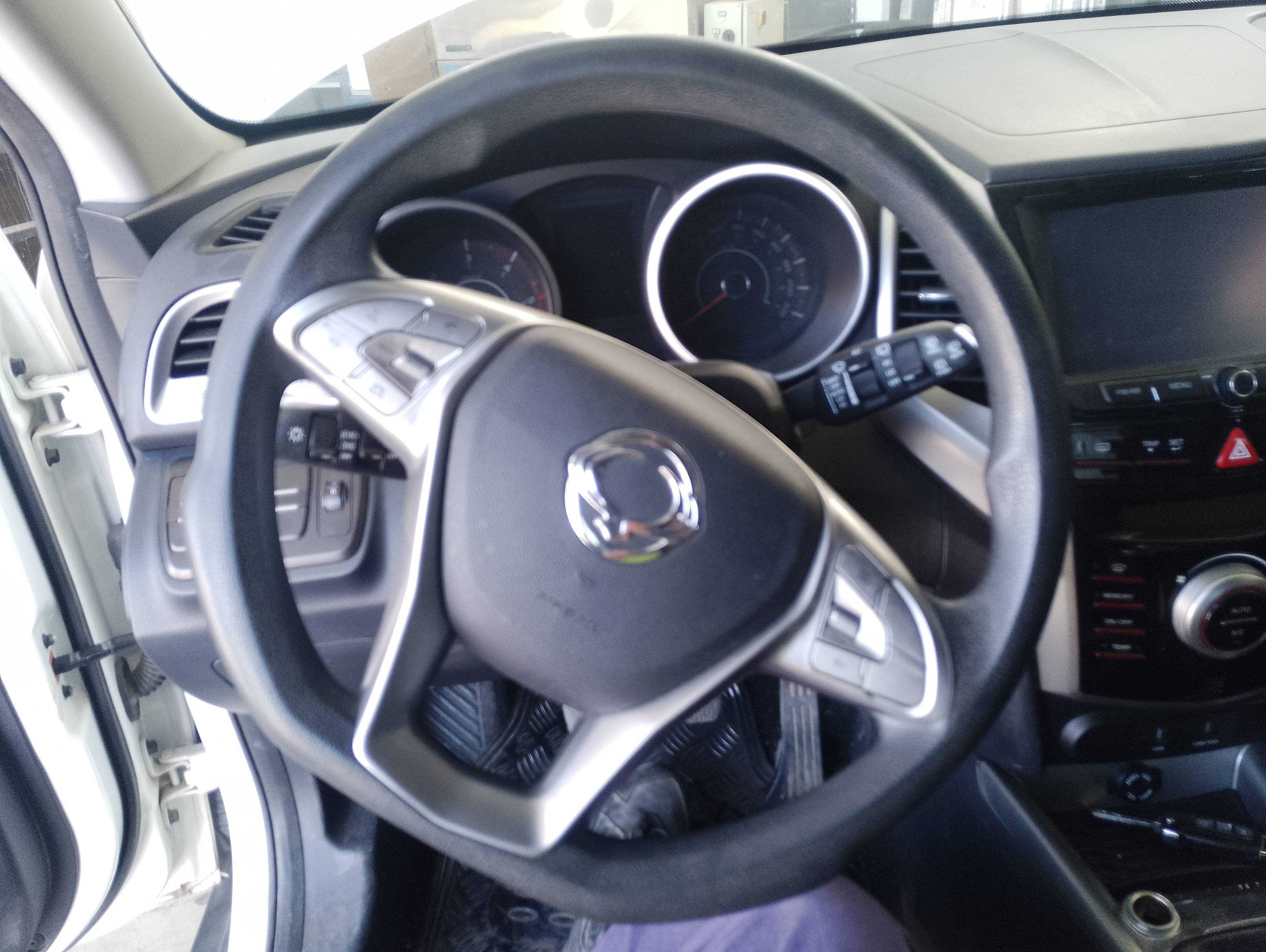Recambio de volante para ssangyong tivoli crystal 4x2 referencia OEM IAM   