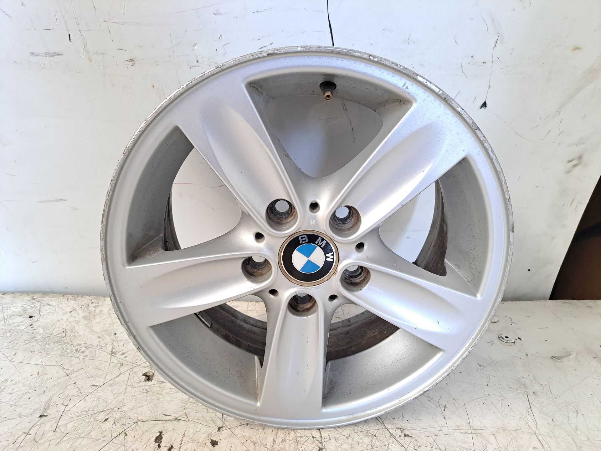 Recambio de llanta para bmw serie 1 berlina (e81/e87) 118d referencia OEM IAM r16 6775619 