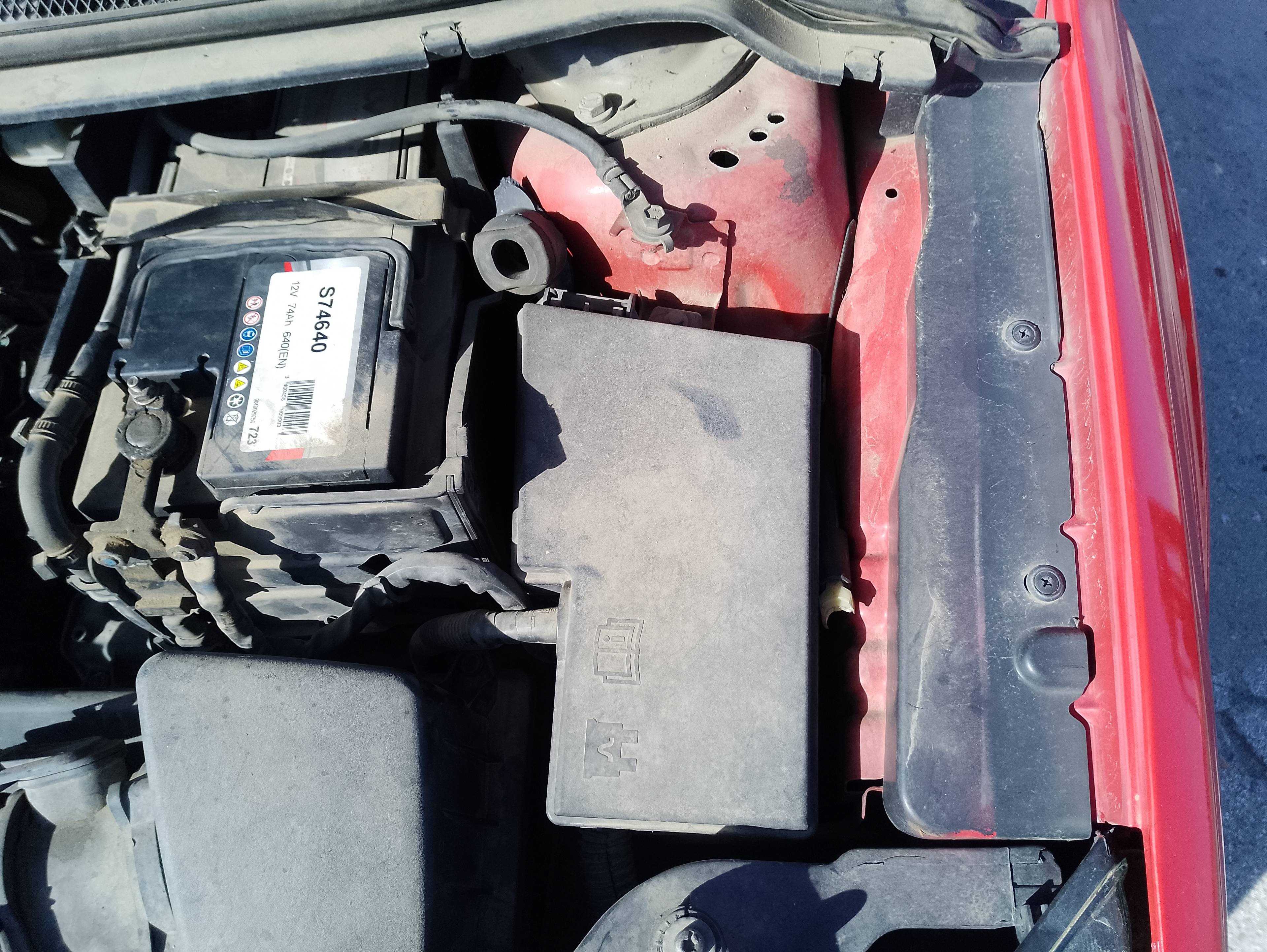 Recambio de caja reles / fusibles para ford focus berlina (cap) ambiente (d) referencia OEM IAM   