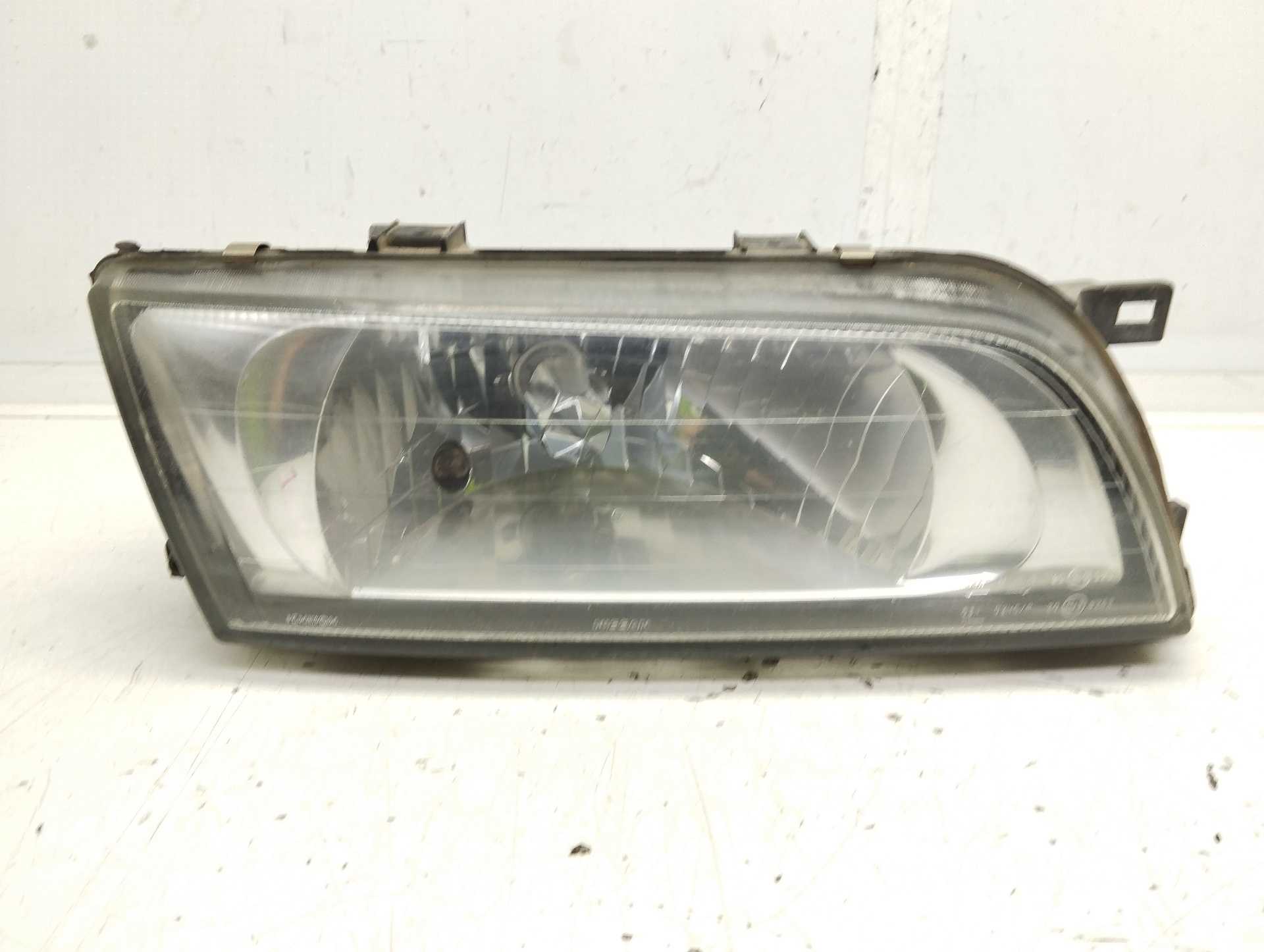 Recambio de faro derecho para nissan almera (n15) gx referencia OEM IAM   