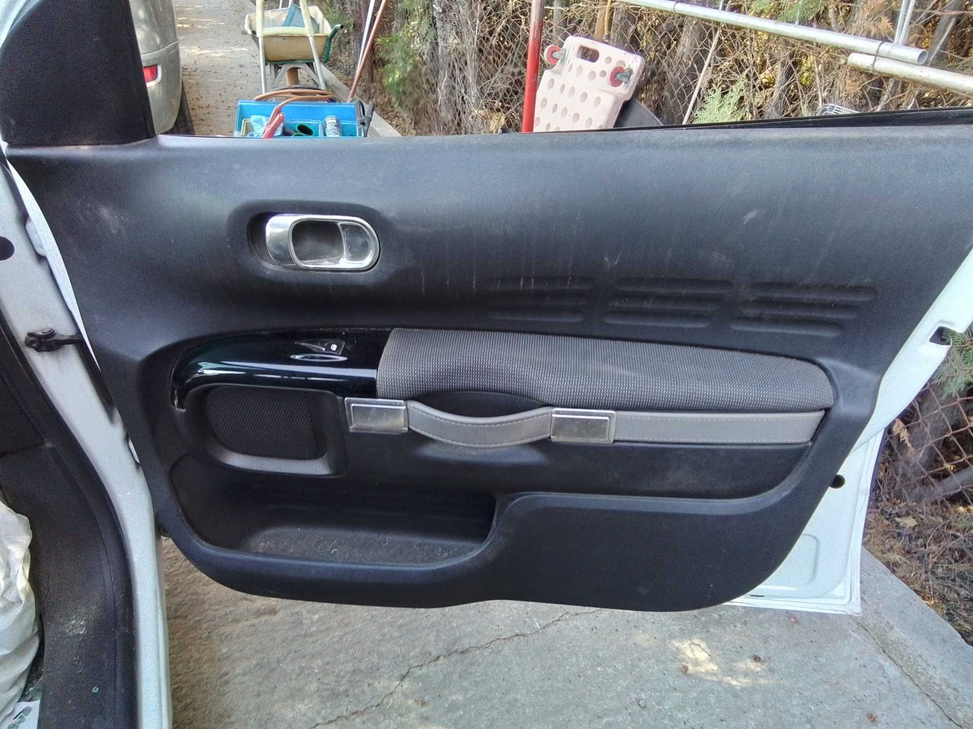 Recambio de guarnecido puerta delantera derecha para citroën c4 cactus 1.6 blue-hdi fap referencia OEM IAM   