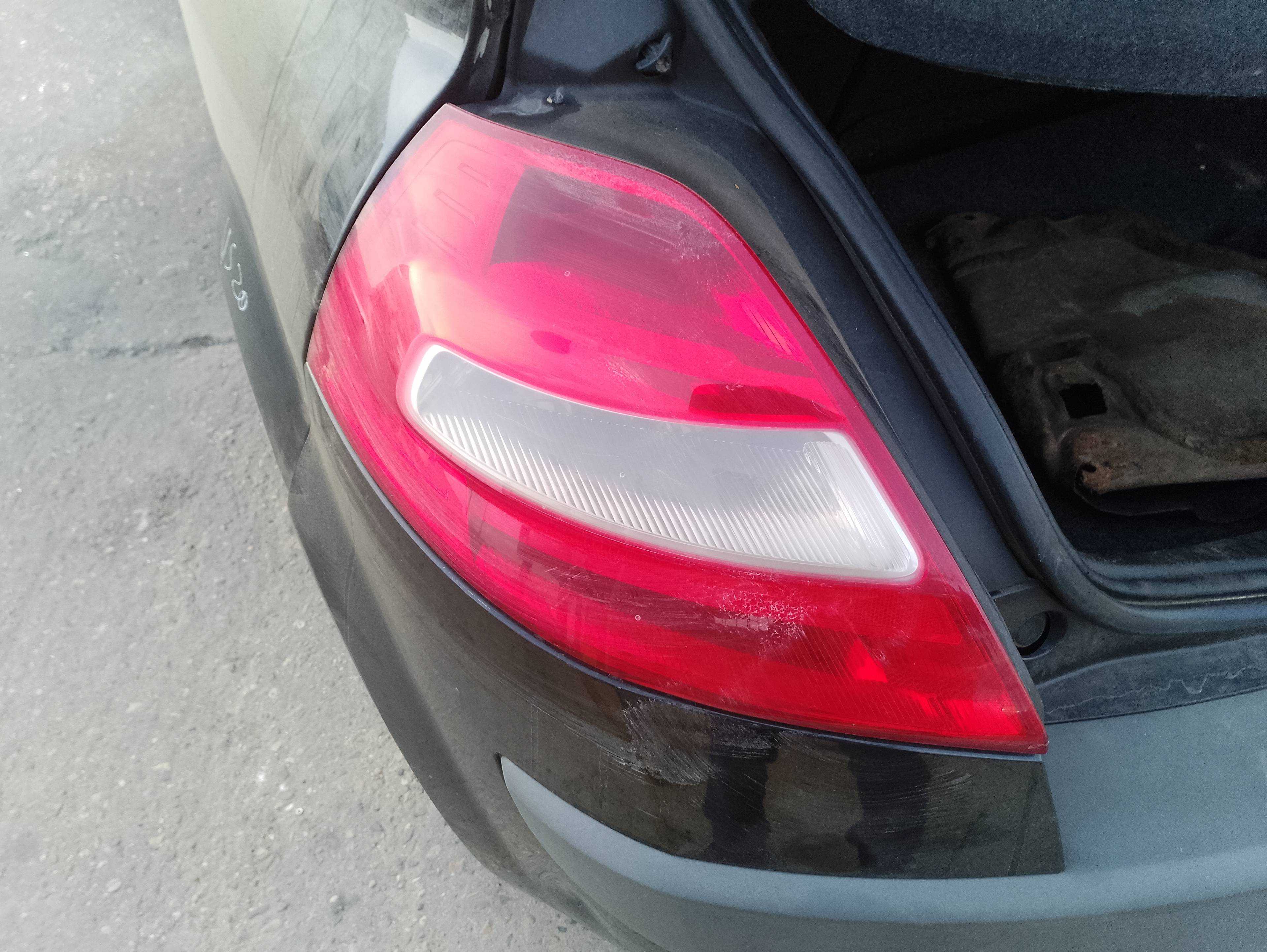 Recambio de piloto trasero izquierdo para renault megane ii berlina 3p confort dynamique referencia OEM IAM   